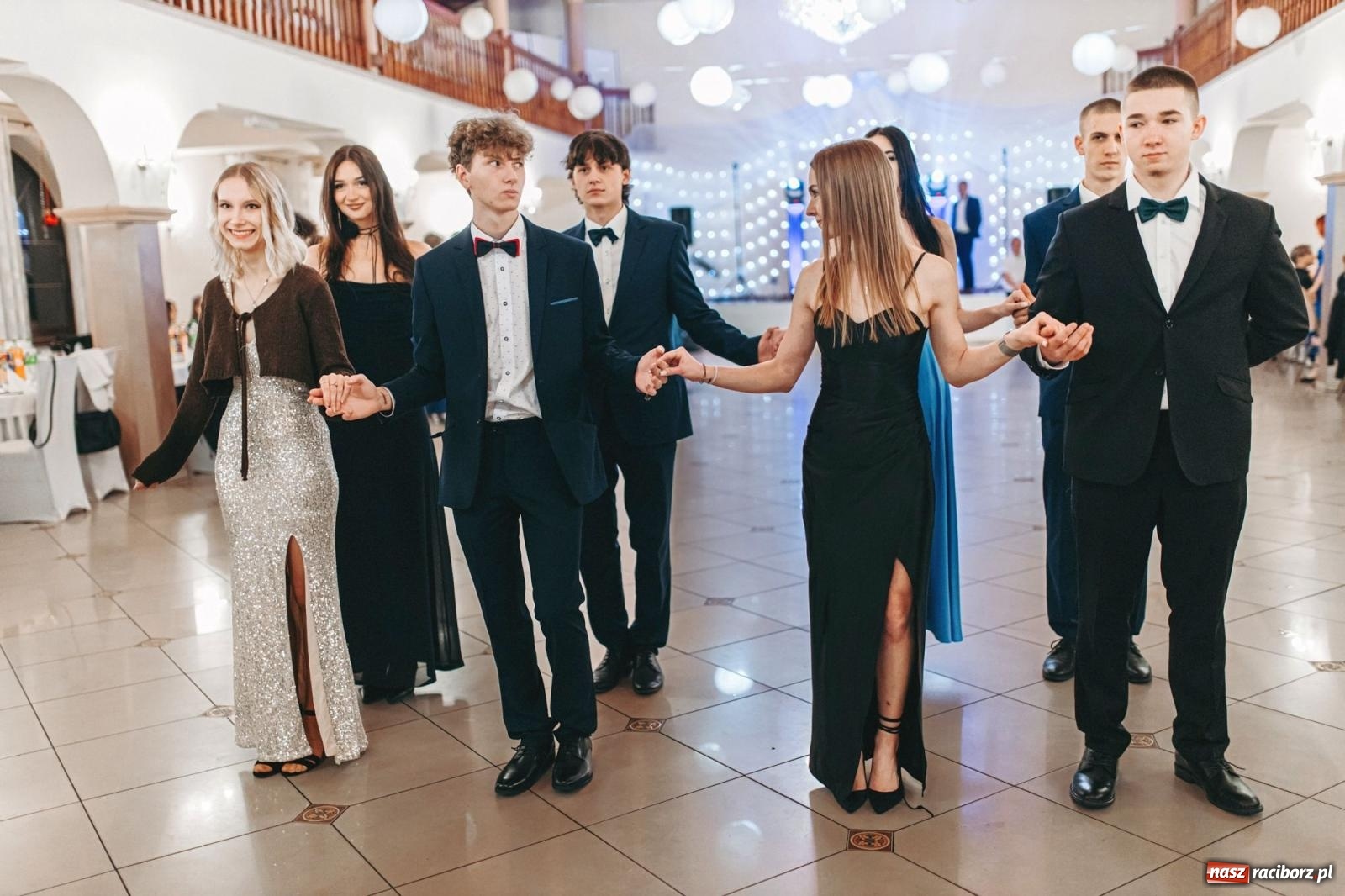 Zdjęcie w galerii na portalu naszraciborz.pl: Ah, cóż to był za bal! Studniówka Kasprowicza na bis! [FOTO] wiadomości z regionu