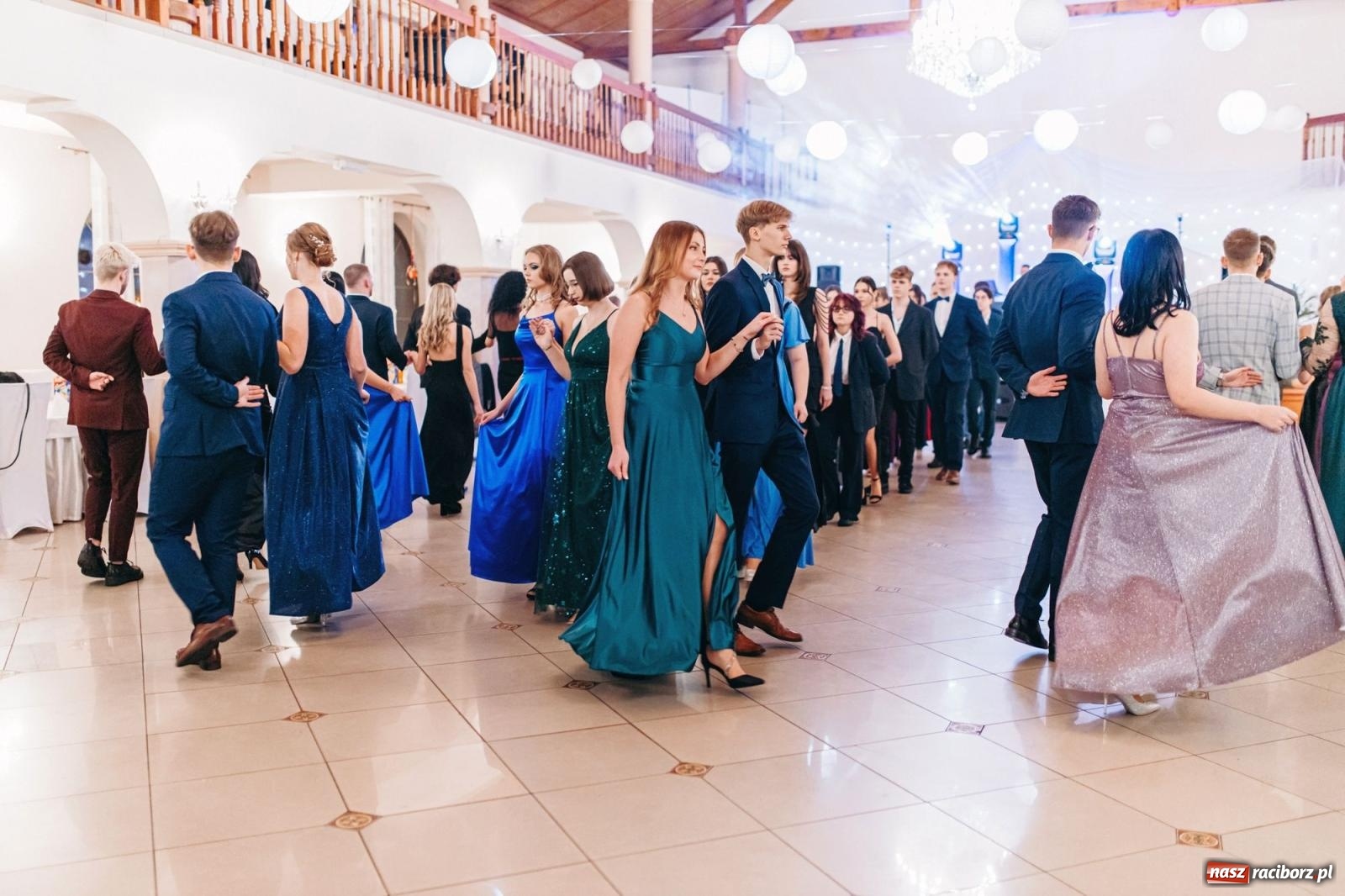 Zdjęcie w galerii na portalu naszraciborz.pl: Ah, cóż to był za bal! Studniówka Kasprowicza na bis! [FOTO] wiadomości z regionu
