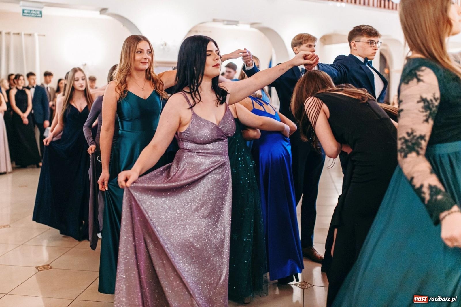 Zdjęcie w galerii na portalu naszraciborz.pl: Ah, cóż to był za bal! Studniówka Kasprowicza na bis! [FOTO] wiadomości z regionu