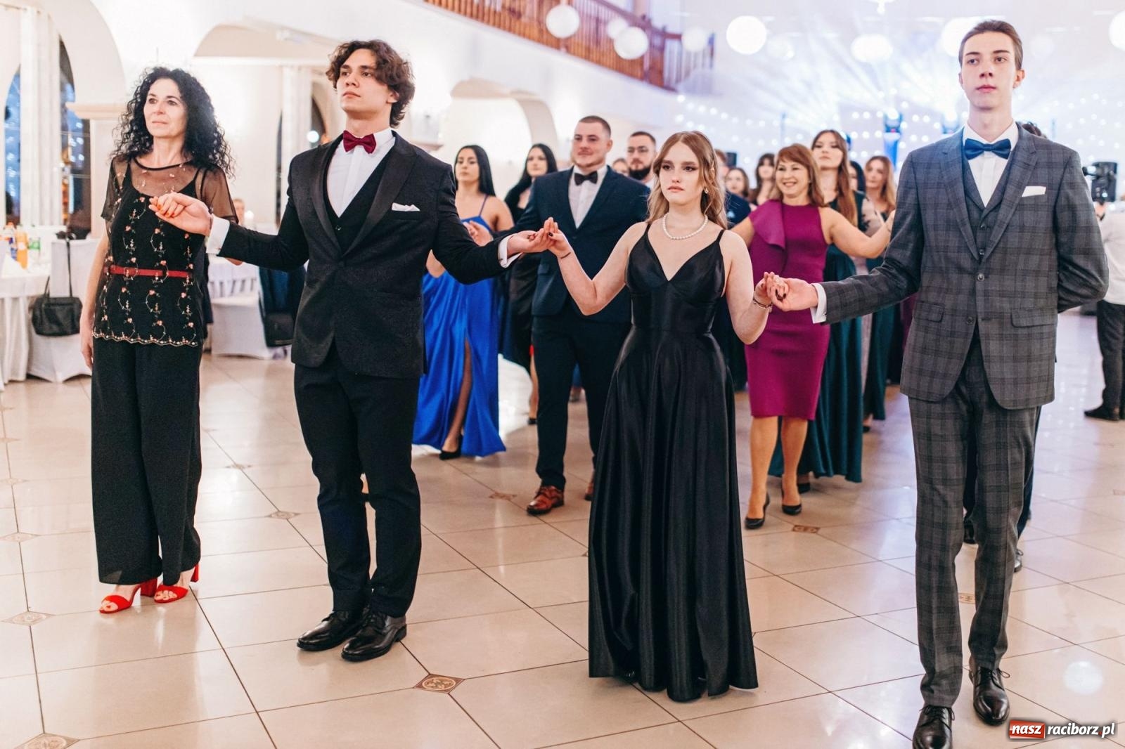 Zdjęcie w galerii na portalu naszraciborz.pl: Ah, cóż to był za bal! Studniówka Kasprowicza na bis! [FOTO] wiadomości z regionu