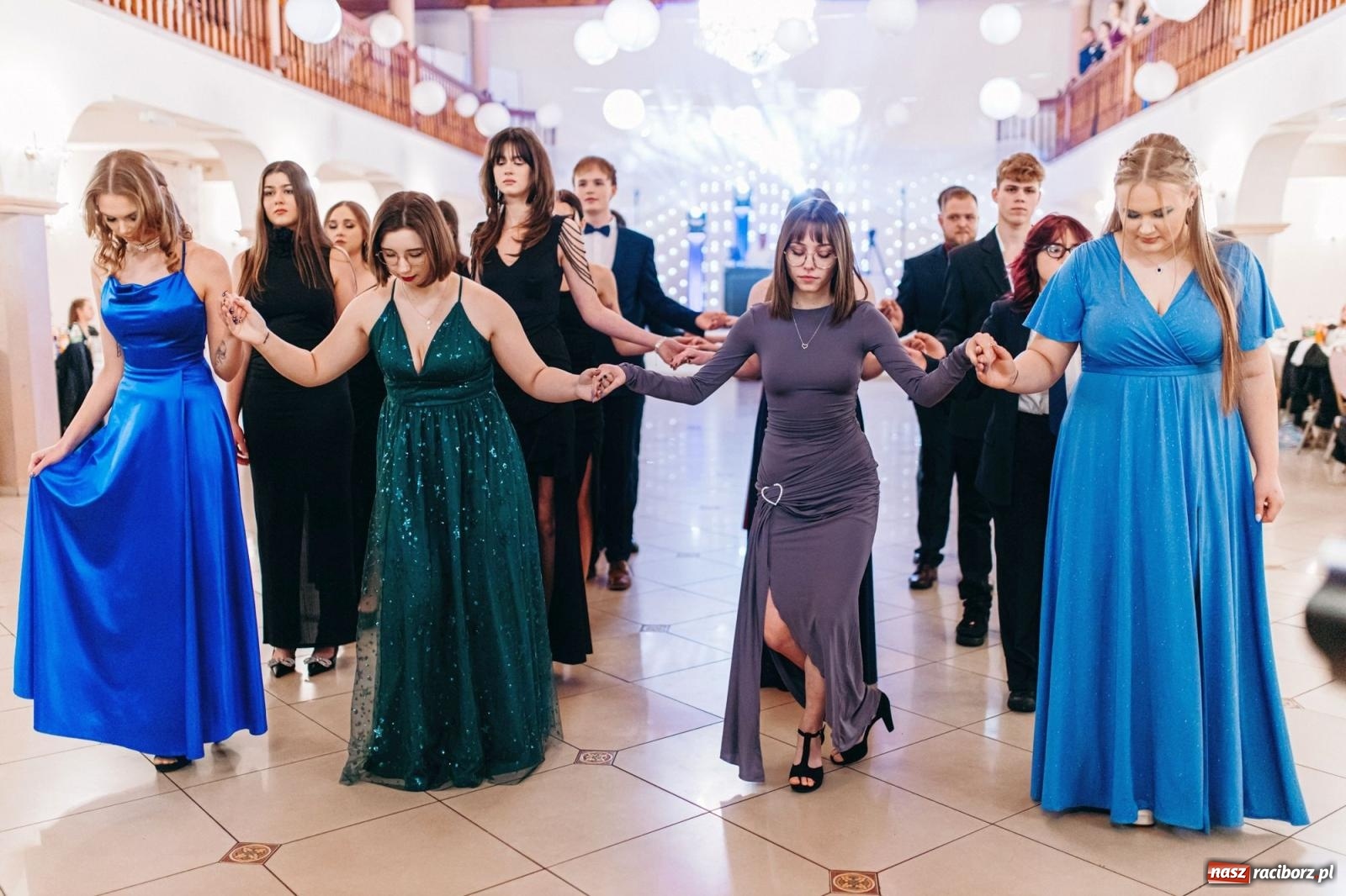 Zdjęcie w galerii na portalu naszraciborz.pl: Ah, cóż to był za bal! Studniówka Kasprowicza na bis! [FOTO] wiadomości z regionu