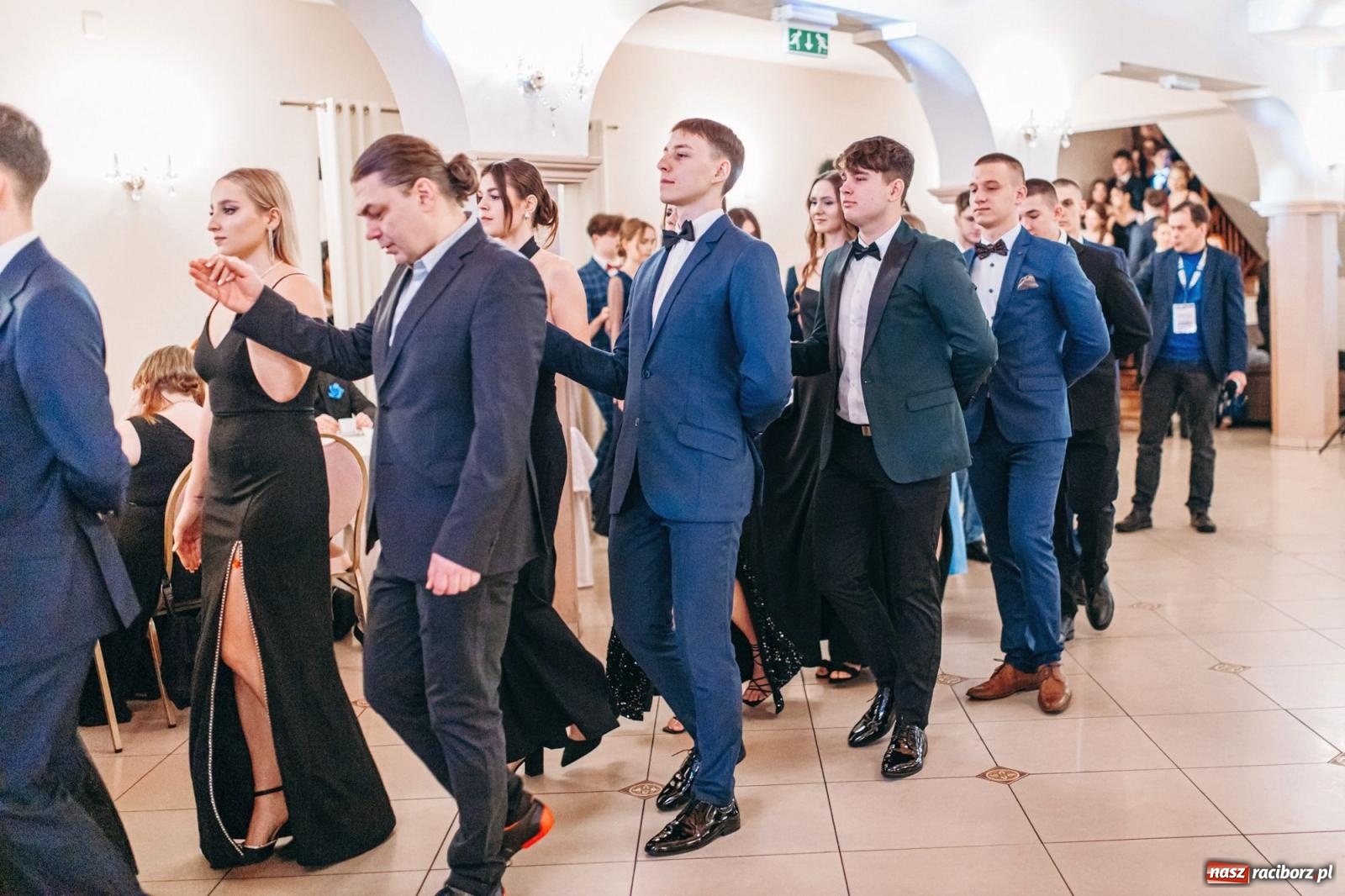 Zdjęcie w galerii na portalu naszraciborz.pl: Ah, cóż to był za bal! Studniówka Kasprowicza na bis! [FOTO] wiadomości z regionu