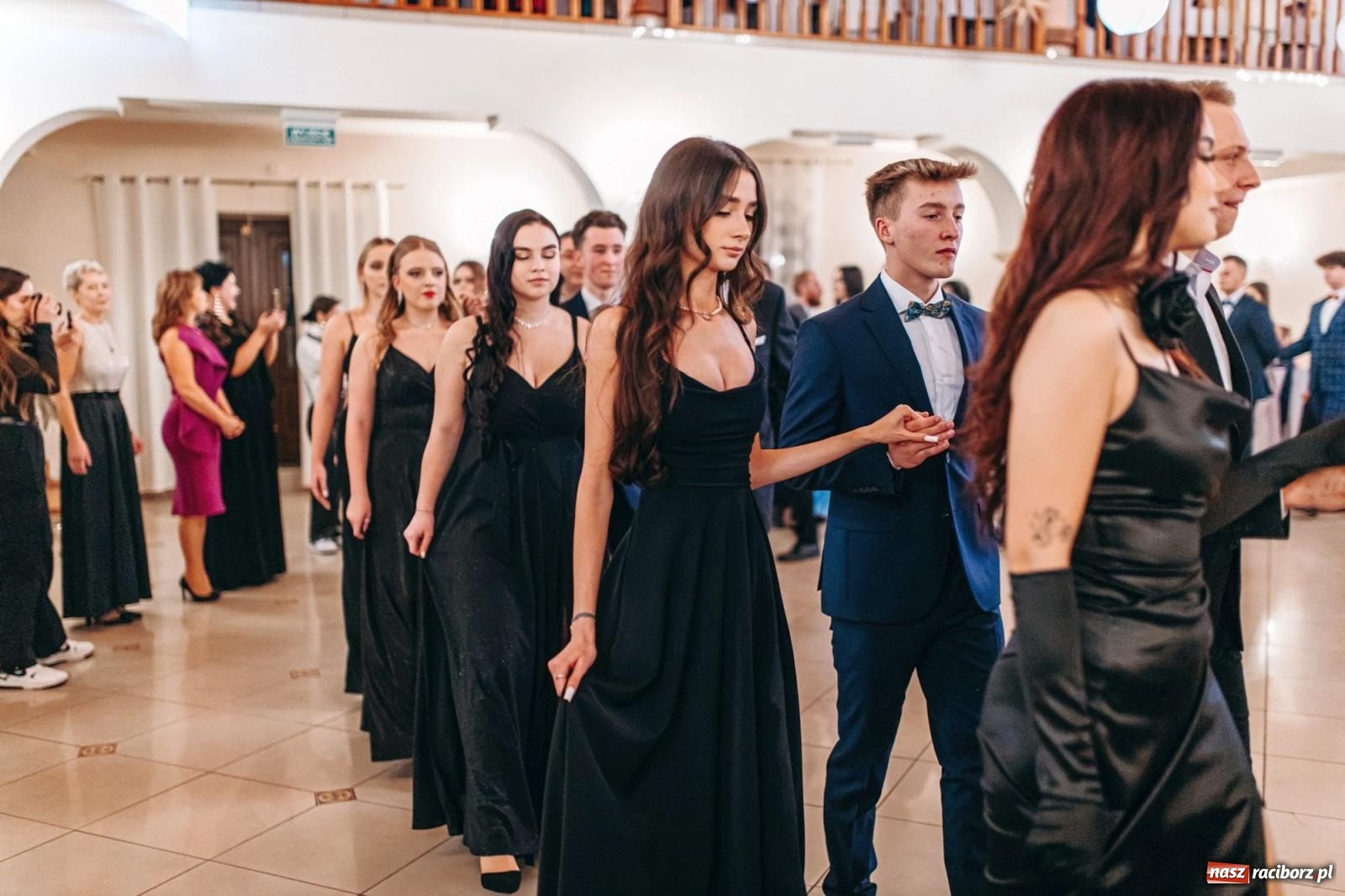 Zdjęcie w galerii na portalu naszraciborz.pl: Ah, cóż to był za bal! Studniówka Kasprowicza na bis! [FOTO] wiadomości z regionu