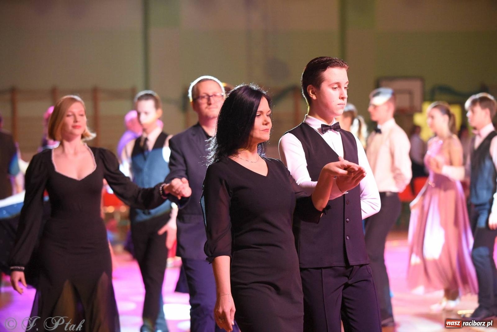 Zdjęcie w galerii na portalu naszraciborz.pl: XVI Karnawałowa Rewia Tańca w Raciborzu [FOTO i WIDEO] wiadomości z regionu