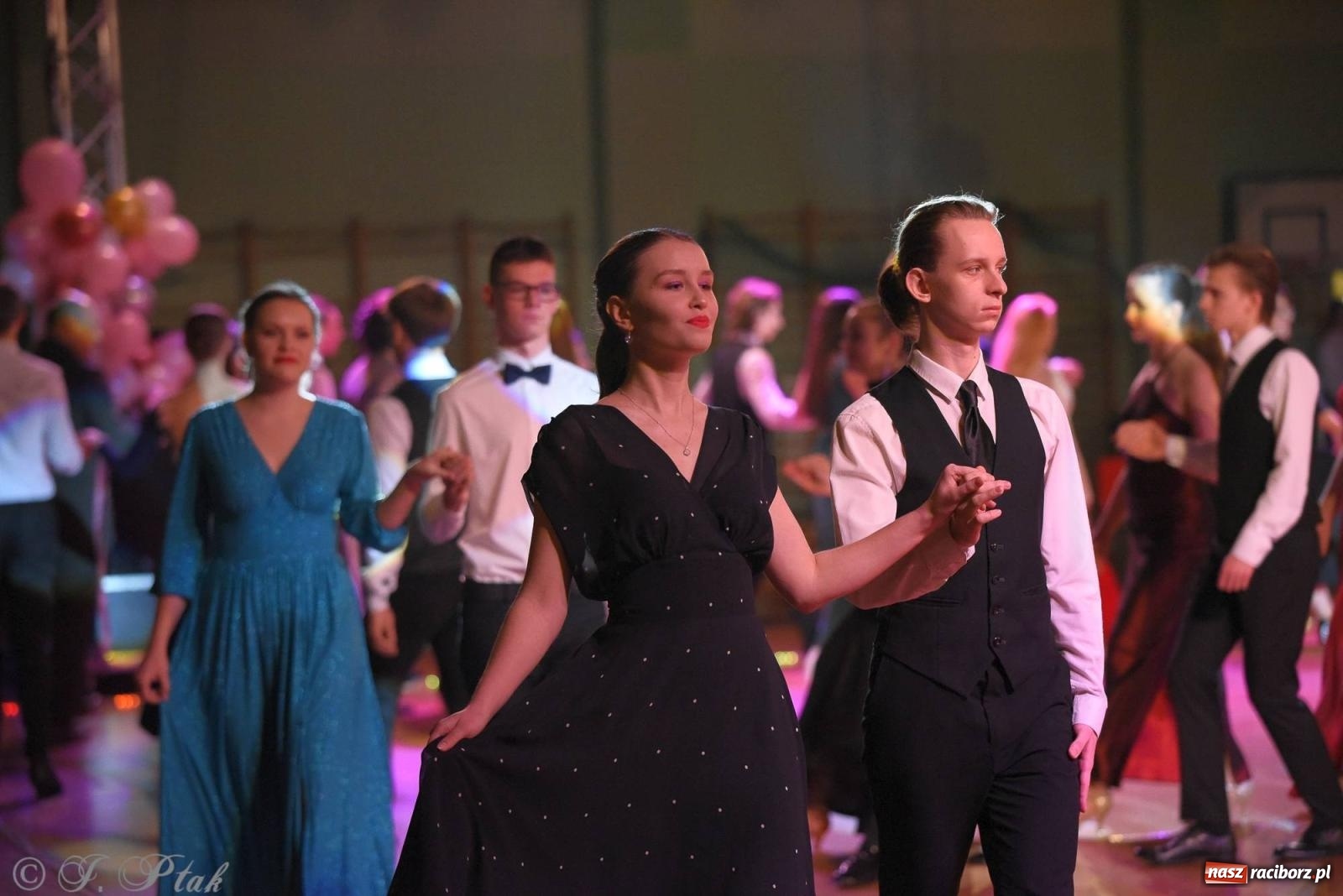 Zdjęcie w galerii na portalu naszraciborz.pl: XVI Karnawałowa Rewia Tańca w Raciborzu [FOTO i WIDEO] wiadomości z regionu