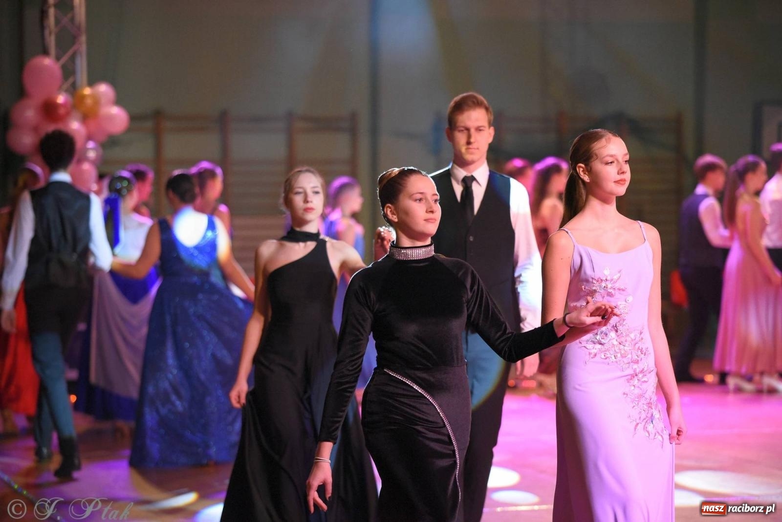 Zdjęcie w galerii na portalu naszraciborz.pl: XVI Karnawałowa Rewia Tańca w Raciborzu [FOTO i WIDEO] wiadomości z regionu