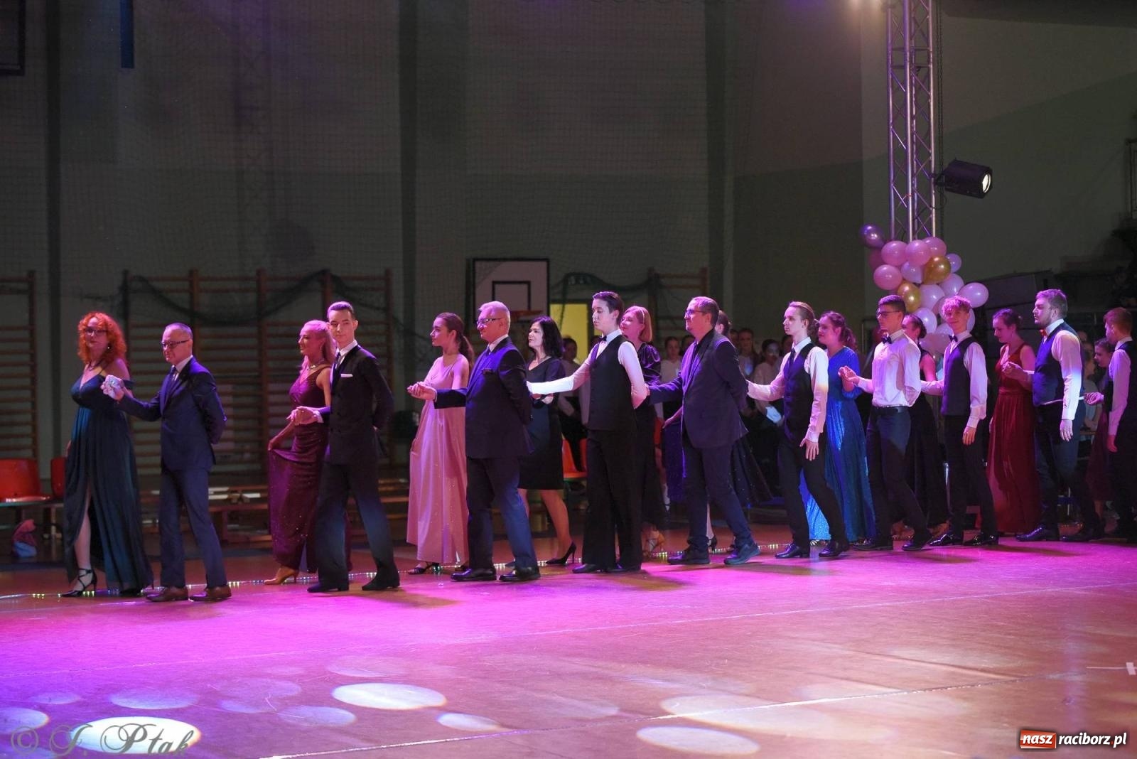 Zdjęcie w galerii na portalu naszraciborz.pl: XVI Karnawałowa Rewia Tańca w Raciborzu [FOTO i WIDEO] wiadomości z regionu