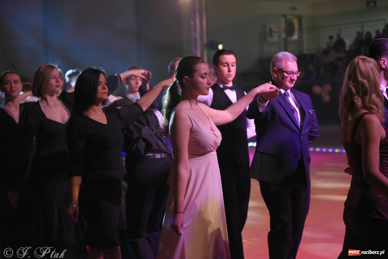 Zdjęcie w galerii na portalu naszraciborz.pl: XVI Karnawałowa Rewia Tańca w Raciborzu [FOTO i WIDEO] wiadomości z regionu