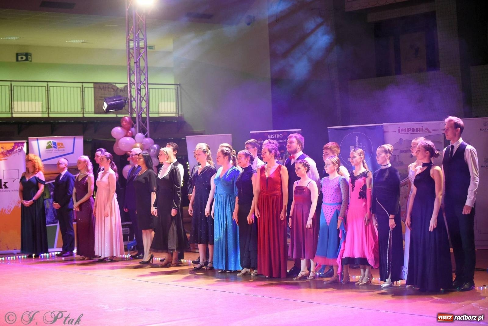 Zdjęcie w galerii na portalu naszraciborz.pl: XVI Karnawałowa Rewia Tańca w Raciborzu [FOTO i WIDEO] wiadomości z regionu