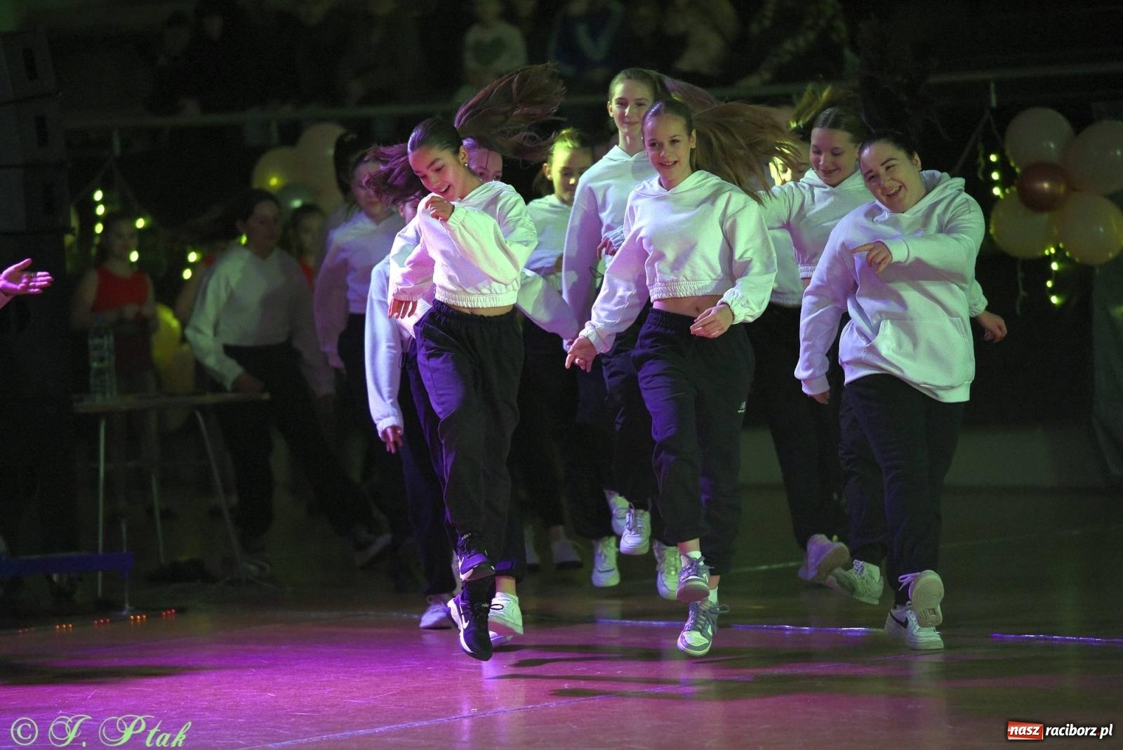 Zdjęcie w galerii na portalu naszraciborz.pl: XVI Karnawałowa Rewia Tańca w Raciborzu [FOTO i WIDEO] wiadomości z regionu