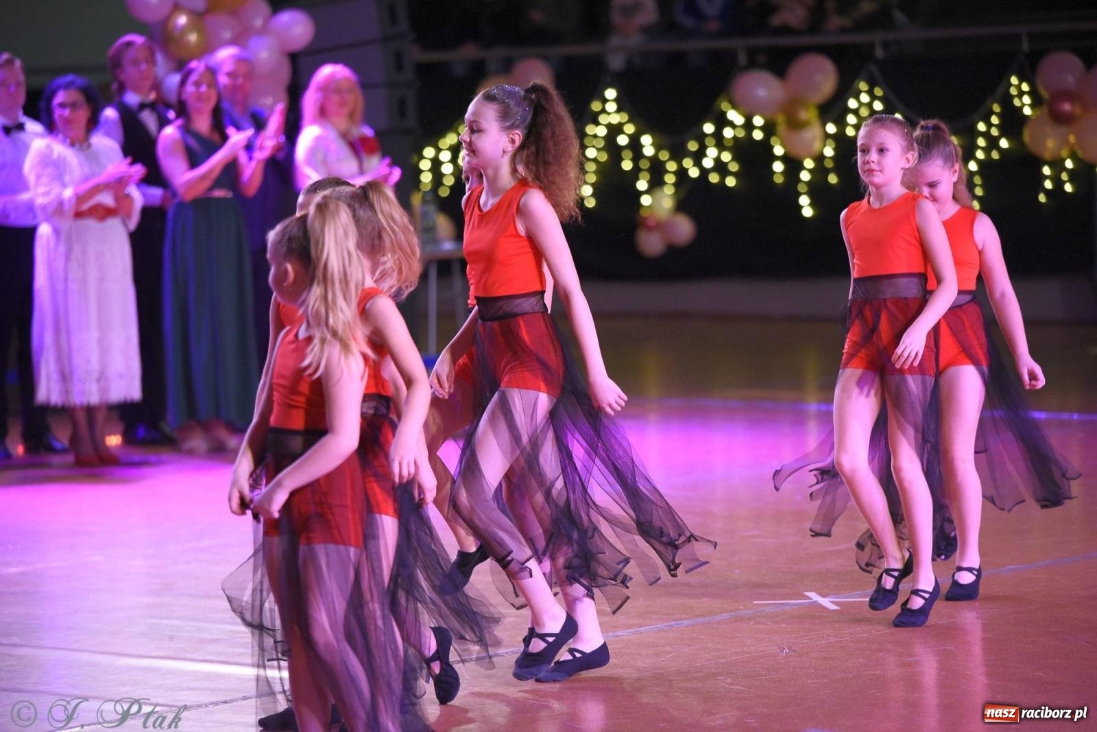 Zdjęcie w galerii na portalu naszraciborz.pl: XVI Karnawałowa Rewia Tańca w Raciborzu [FOTO i WIDEO] wiadomości z regionu
