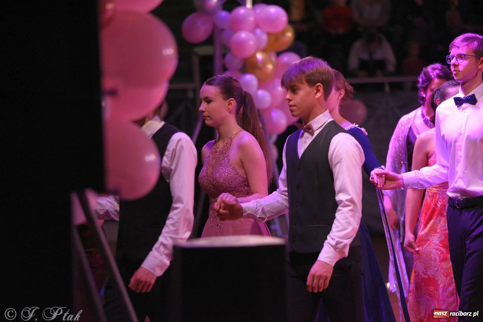 Zdjęcie w galerii na portalu naszraciborz.pl: XVI Karnawałowa Rewia Tańca w Raciborzu [FOTO i WIDEO] wiadomości z regionu