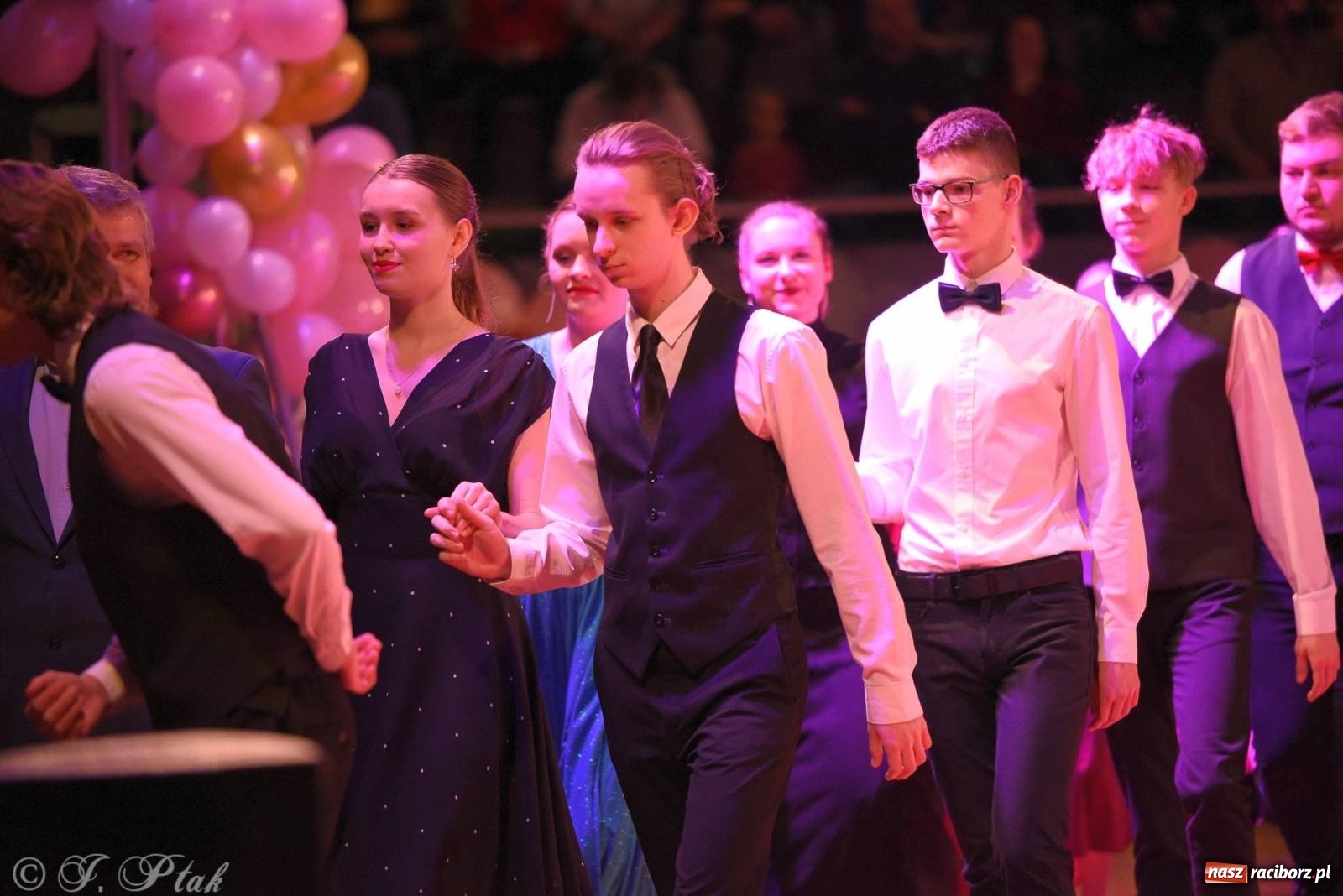 Zdjęcie w galerii na portalu naszraciborz.pl: XVI Karnawałowa Rewia Tańca w Raciborzu [FOTO i WIDEO] wiadomości z regionu