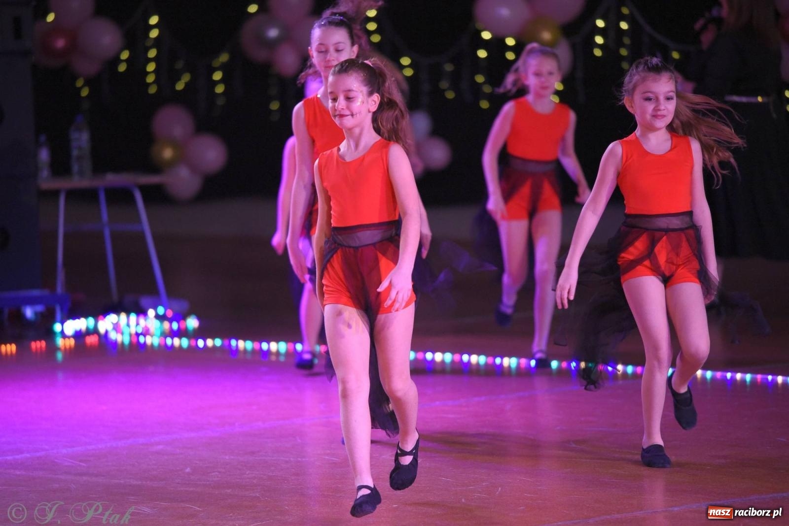 Zdjęcie w galerii na portalu naszraciborz.pl: XVI Karnawałowa Rewia Tańca w Raciborzu [FOTO i WIDEO] wiadomości z regionu