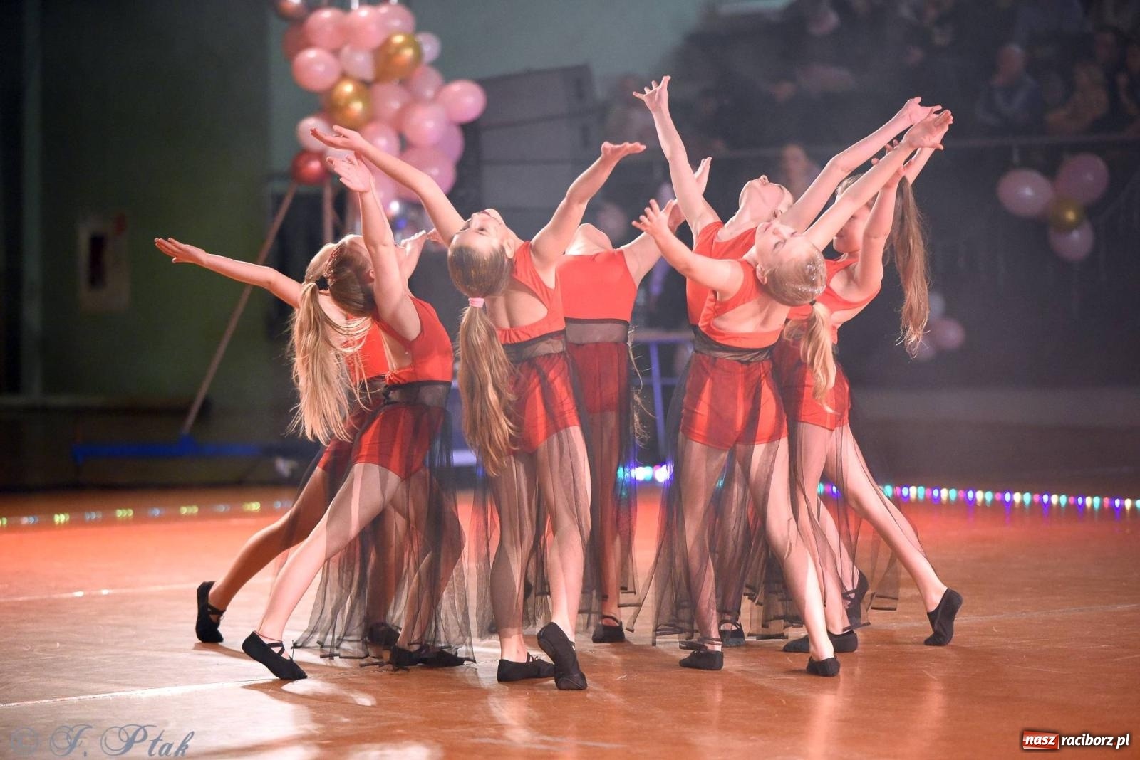 Zdjęcie w galerii na portalu naszraciborz.pl: XVI Karnawałowa Rewia Tańca w Raciborzu [FOTO i WIDEO] wiadomości z regionu