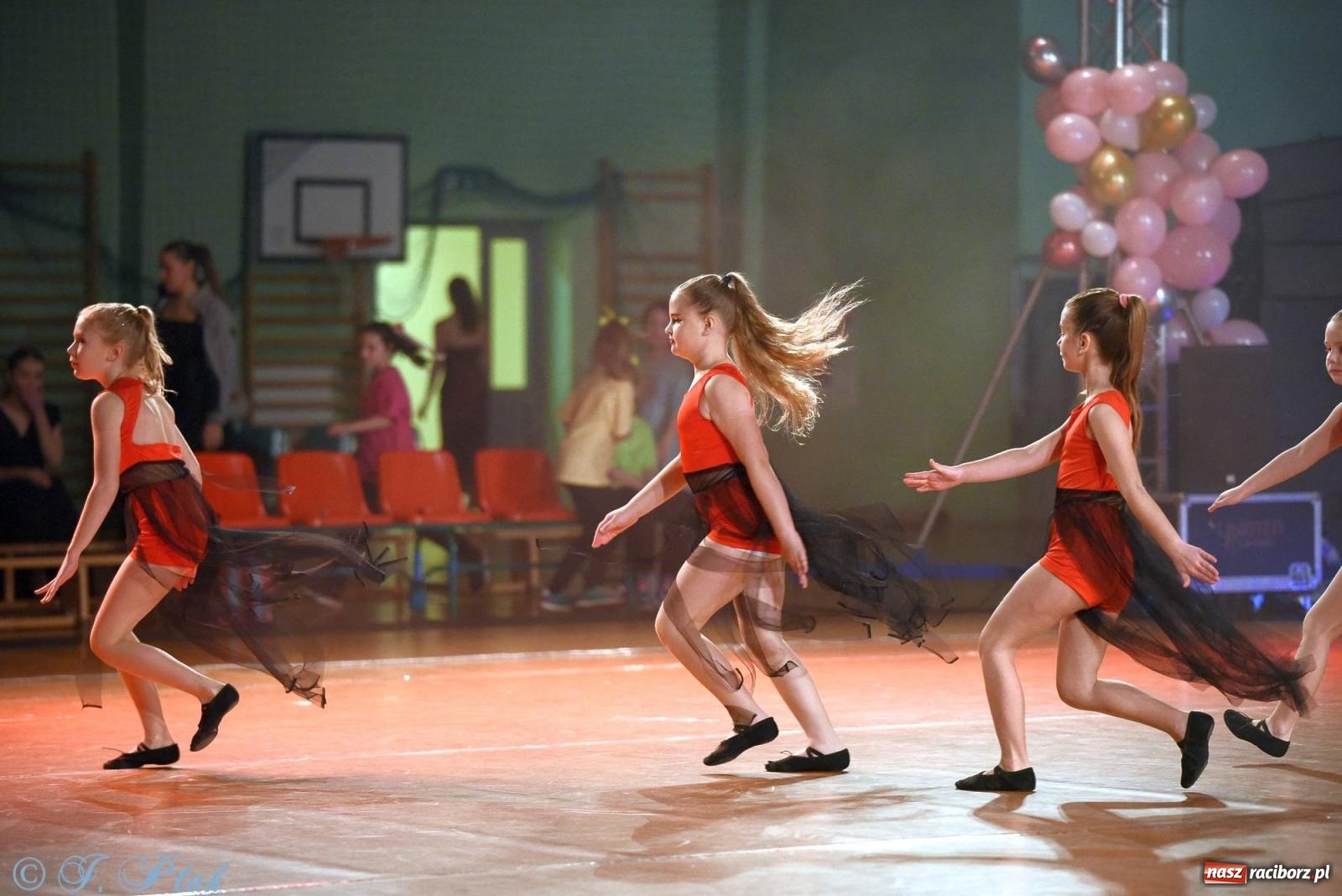 Zdjęcie w galerii na portalu naszraciborz.pl: XVI Karnawałowa Rewia Tańca w Raciborzu [FOTO i WIDEO] wiadomości z regionu