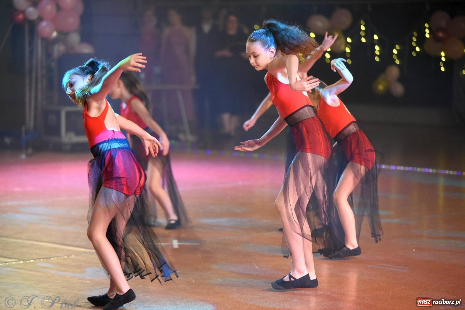 Zdjęcie w galerii na portalu naszraciborz.pl: XVI Karnawałowa Rewia Tańca w Raciborzu [FOTO i WIDEO] wiadomości z regionu