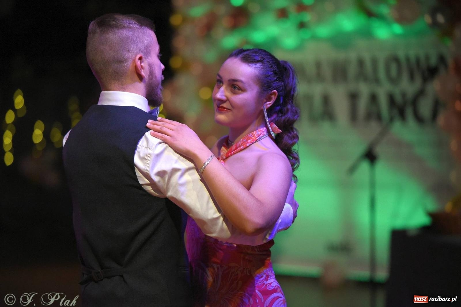 Zdjęcie w galerii na portalu naszraciborz.pl: XVI Karnawałowa Rewia Tańca w Raciborzu [FOTO i WIDEO] wiadomości z regionu