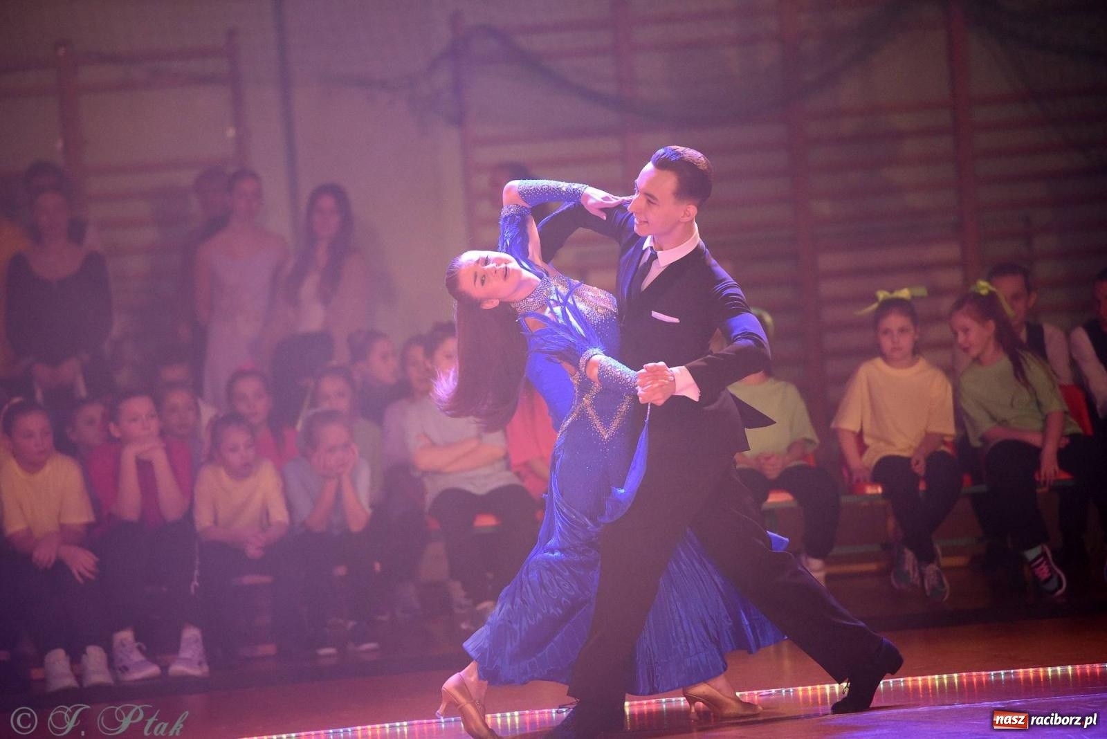 Zdjęcie w galerii na portalu naszraciborz.pl: XVI Karnawałowa Rewia Tańca w Raciborzu [FOTO i WIDEO] wiadomości z regionu