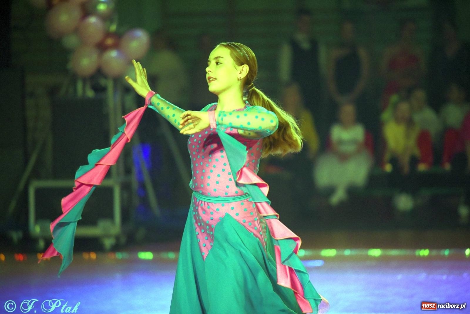 Zdjęcie w galerii na portalu naszraciborz.pl: XVI Karnawałowa Rewia Tańca w Raciborzu [FOTO i WIDEO] wiadomości z regionu