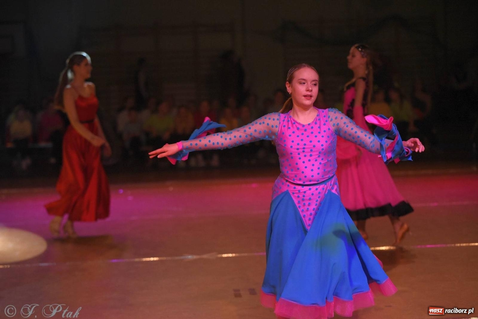 Zdjęcie w galerii na portalu naszraciborz.pl: XVI Karnawałowa Rewia Tańca w Raciborzu [FOTO i WIDEO] wiadomości z regionu