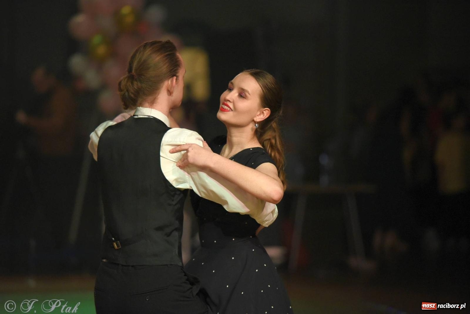 Zdjęcie w galerii na portalu naszraciborz.pl: XVI Karnawałowa Rewia Tańca w Raciborzu [FOTO i WIDEO] wiadomości z regionu