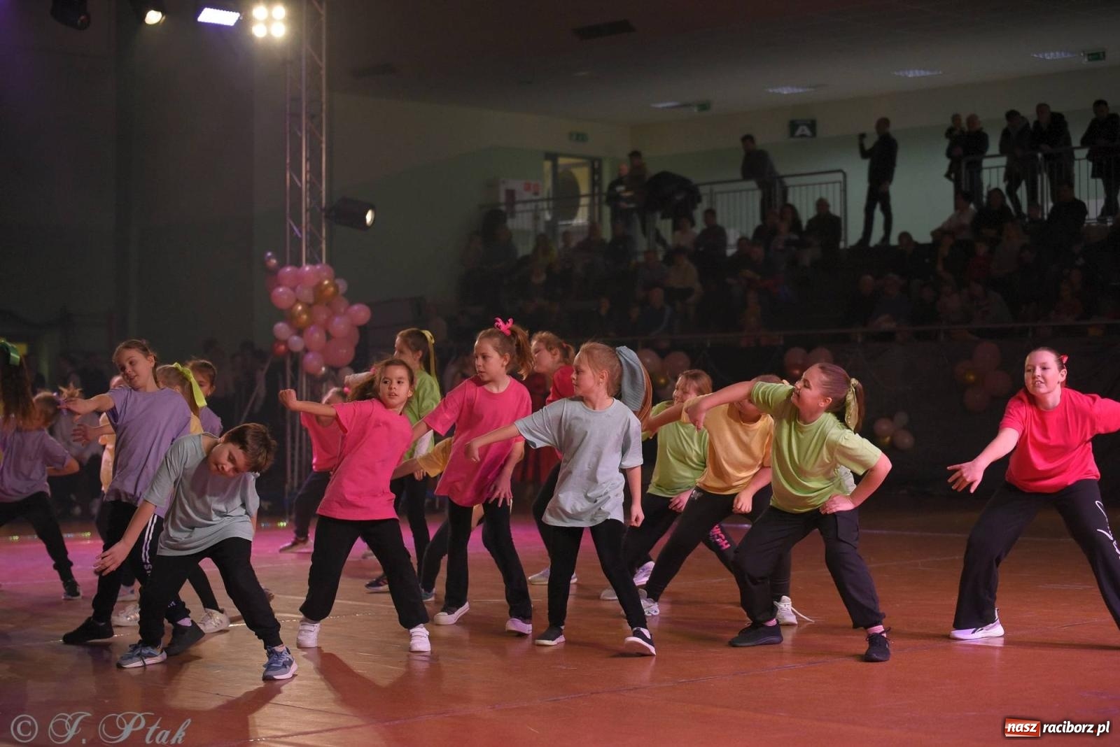 Zdjęcie w galerii na portalu naszraciborz.pl: XVI Karnawałowa Rewia Tańca w Raciborzu [FOTO i WIDEO] wiadomości z regionu