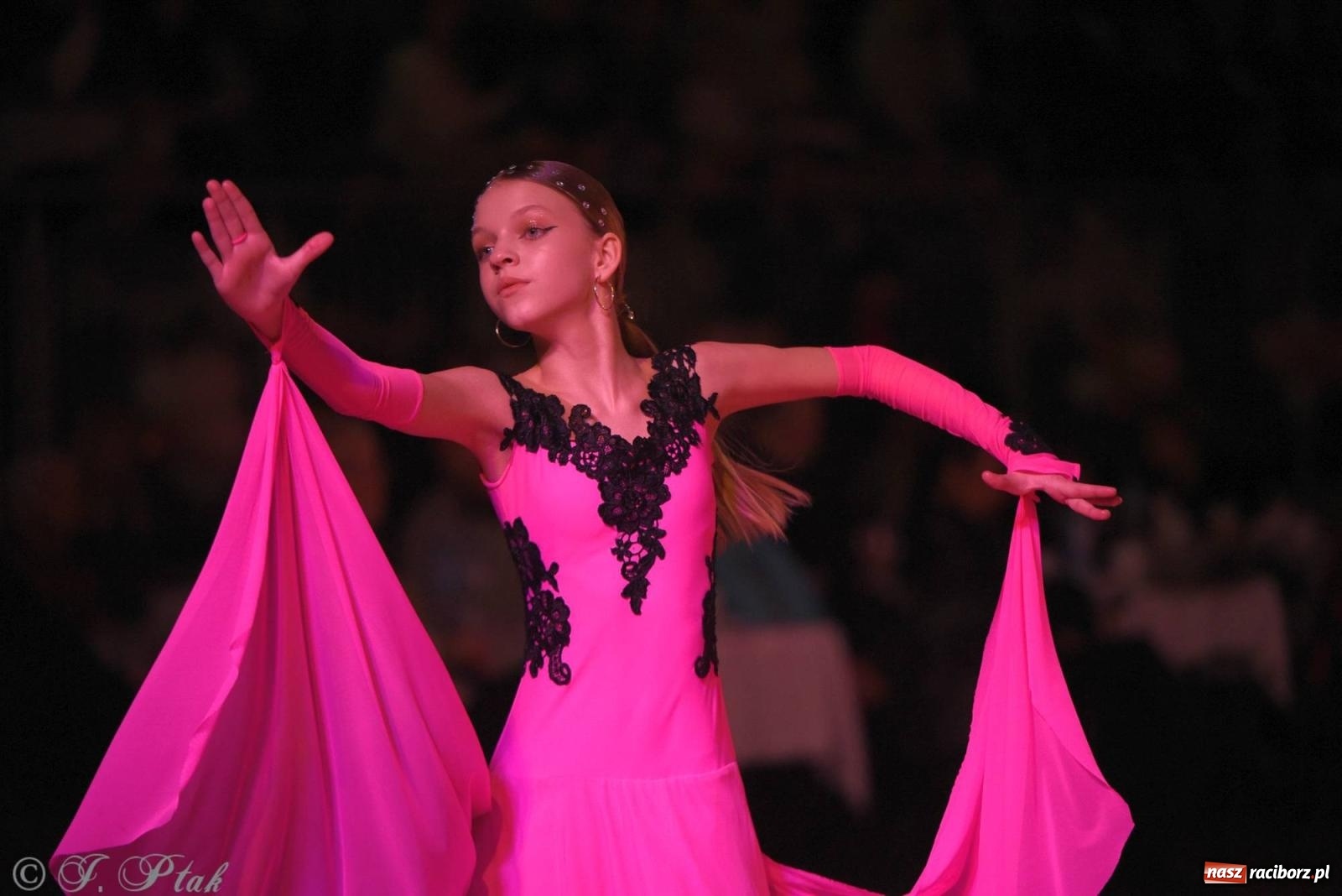 Zdjęcie w galerii na portalu naszraciborz.pl: XVI Karnawałowa Rewia Tańca w Raciborzu [FOTO i WIDEO] wiadomości z regionu