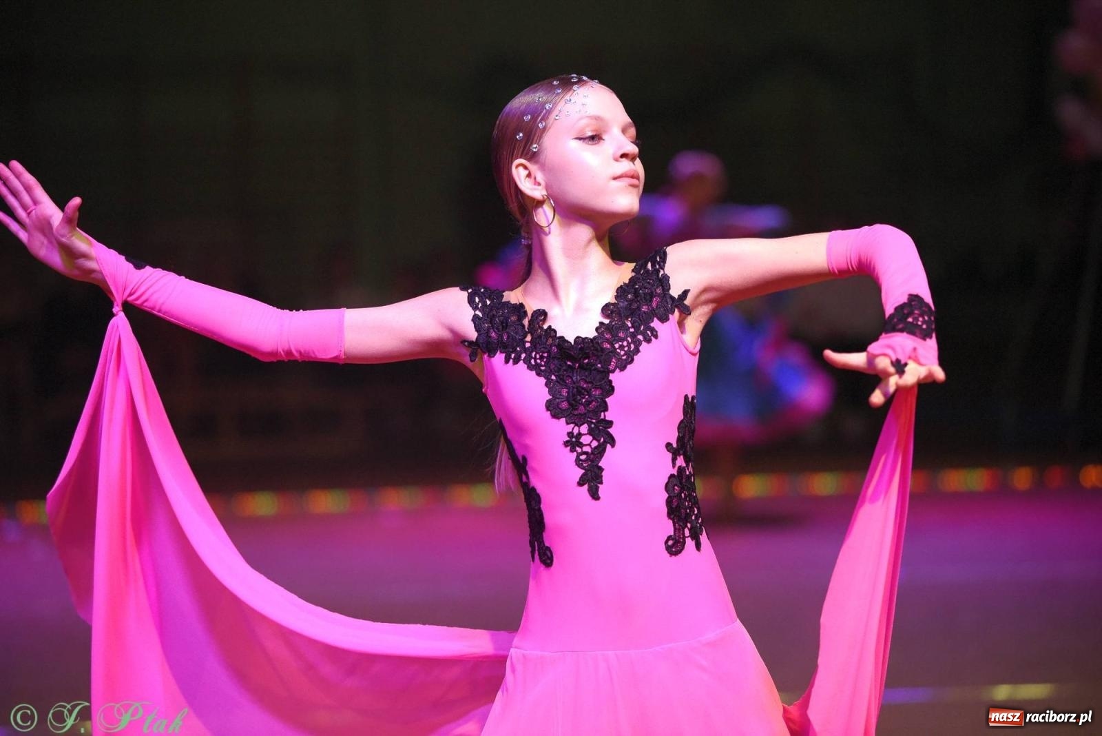 Zdjęcie w galerii na portalu naszraciborz.pl: XVI Karnawałowa Rewia Tańca w Raciborzu [FOTO i WIDEO] wiadomości z regionu