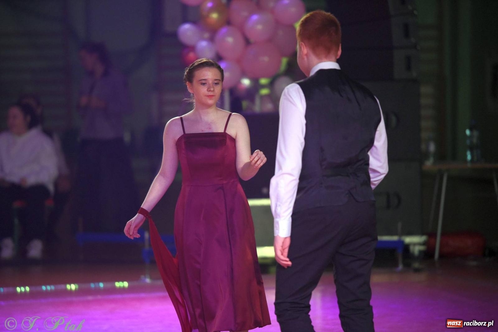 Zdjęcie w galerii na portalu naszraciborz.pl: XVI Karnawałowa Rewia Tańca w Raciborzu [FOTO i WIDEO] wiadomości z regionu