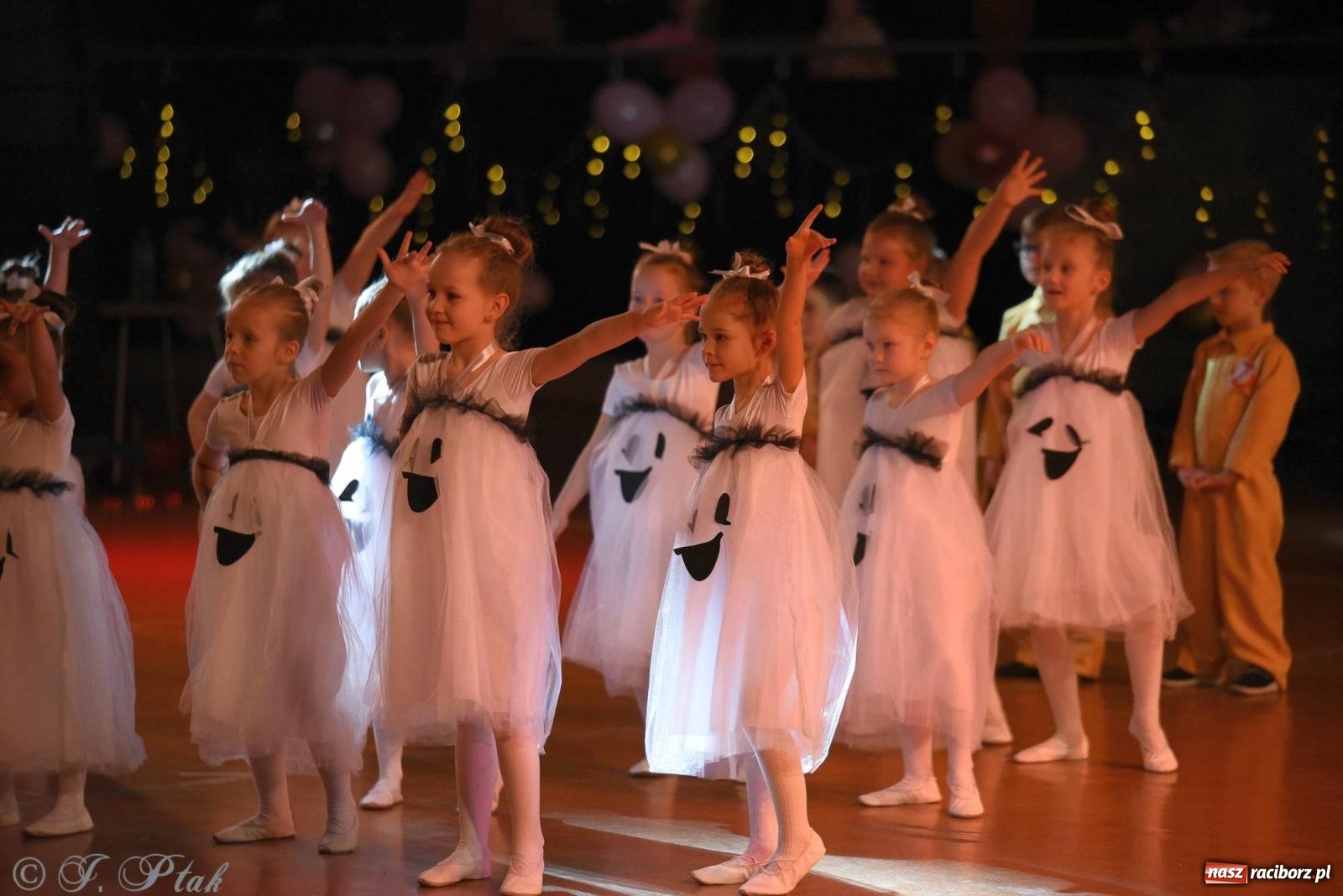 Zdjęcie w galerii na portalu naszraciborz.pl: XVI Karnawałowa Rewia Tańca w Raciborzu [FOTO i WIDEO] wiadomości z regionu