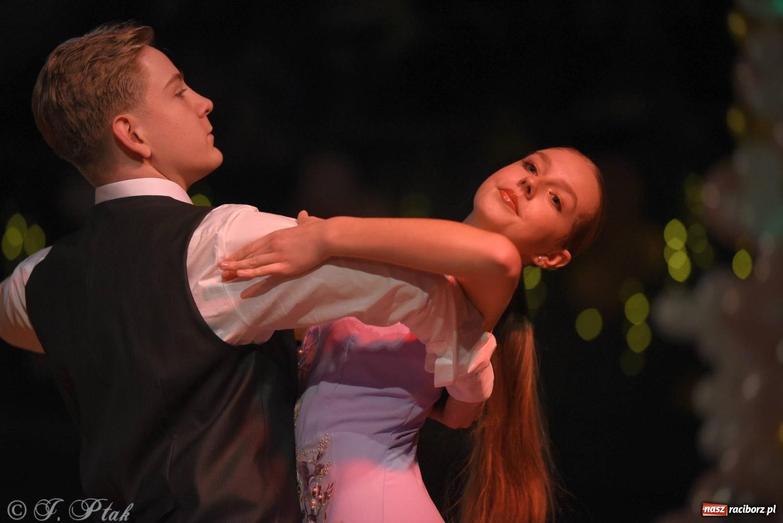 Zdjęcie w galerii na portalu naszraciborz.pl: XVI Karnawałowa Rewia Tańca w Raciborzu [FOTO i WIDEO] wiadomości z regionu