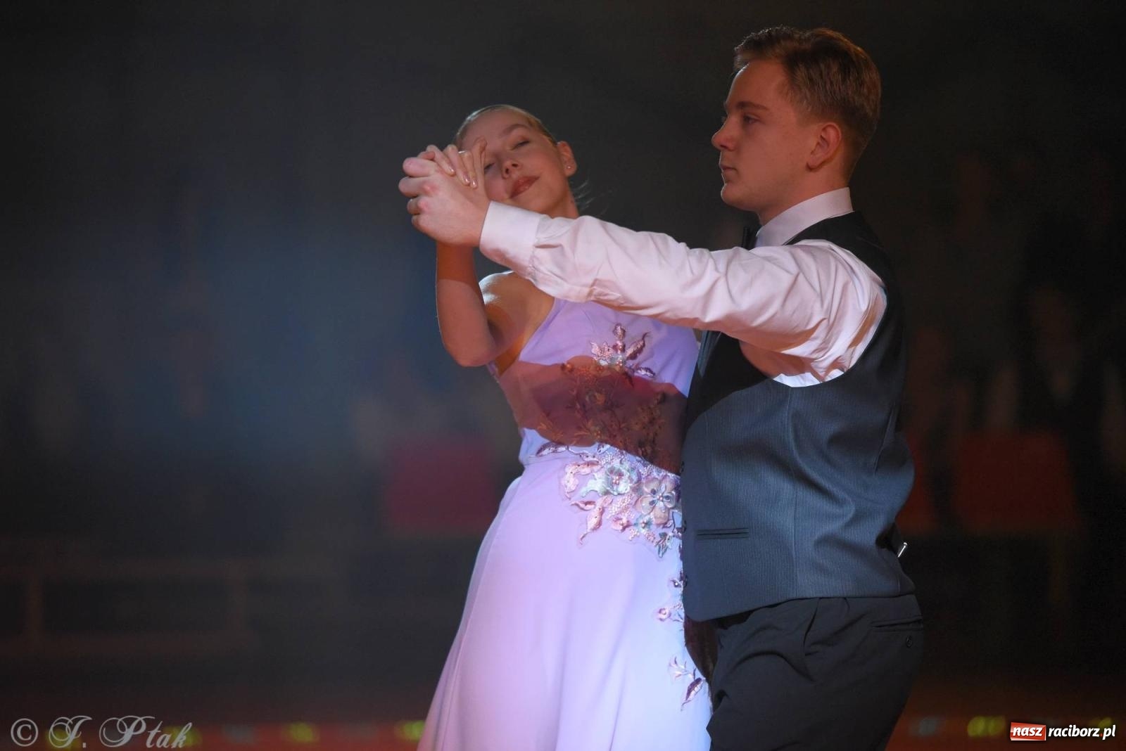 Zdjęcie w galerii na portalu naszraciborz.pl: XVI Karnawałowa Rewia Tańca w Raciborzu [FOTO i WIDEO] wiadomości z regionu