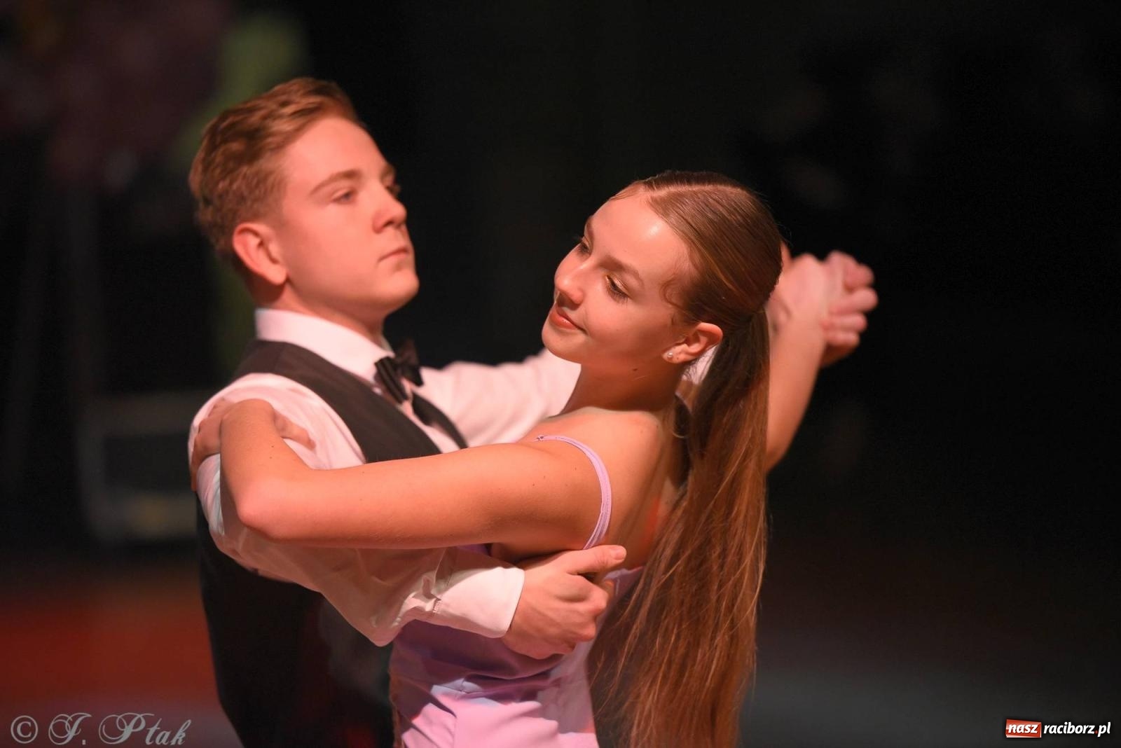 Zdjęcie w galerii na portalu naszraciborz.pl: XVI Karnawałowa Rewia Tańca w Raciborzu [FOTO i WIDEO] wiadomości z regionu