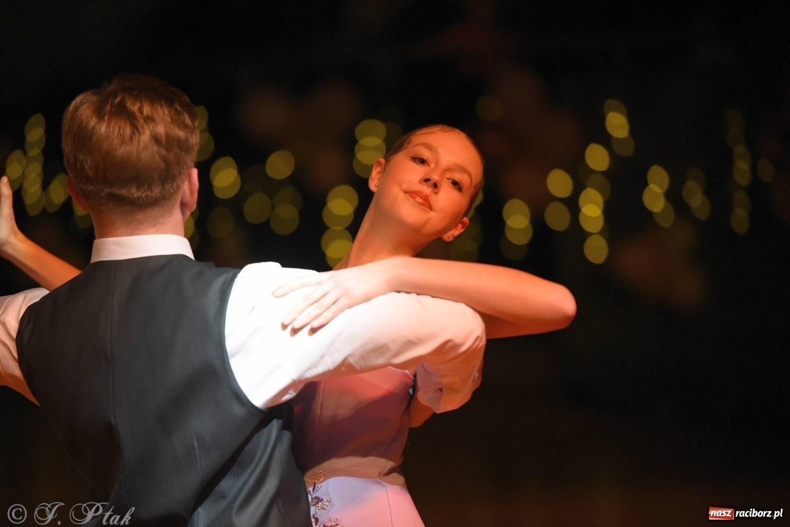 Zdjęcie w galerii na portalu naszraciborz.pl: XVI Karnawałowa Rewia Tańca w Raciborzu [FOTO i WIDEO] wiadomości z regionu