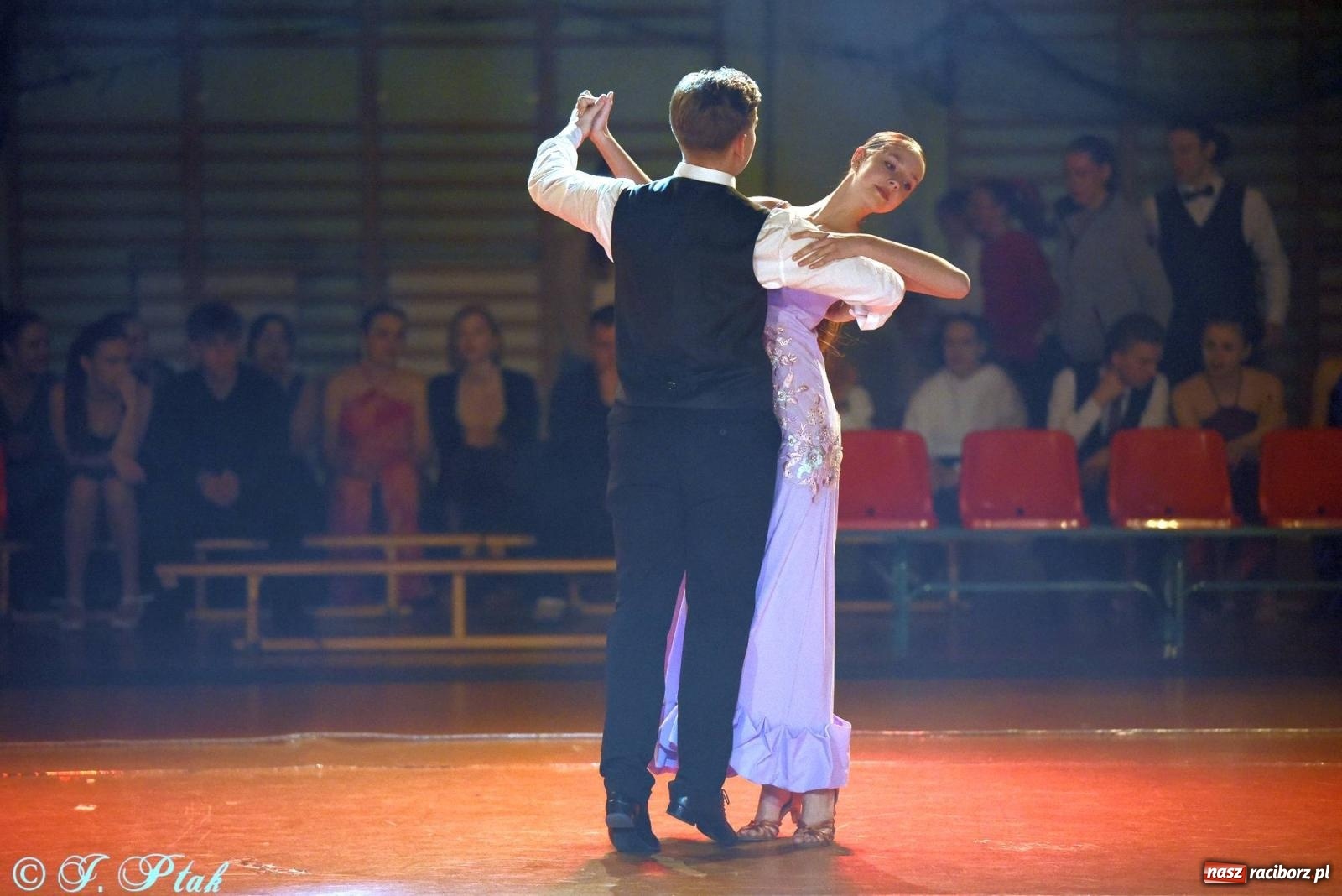 Zdjęcie w galerii na portalu naszraciborz.pl: XVI Karnawałowa Rewia Tańca w Raciborzu [FOTO i WIDEO] wiadomości z regionu