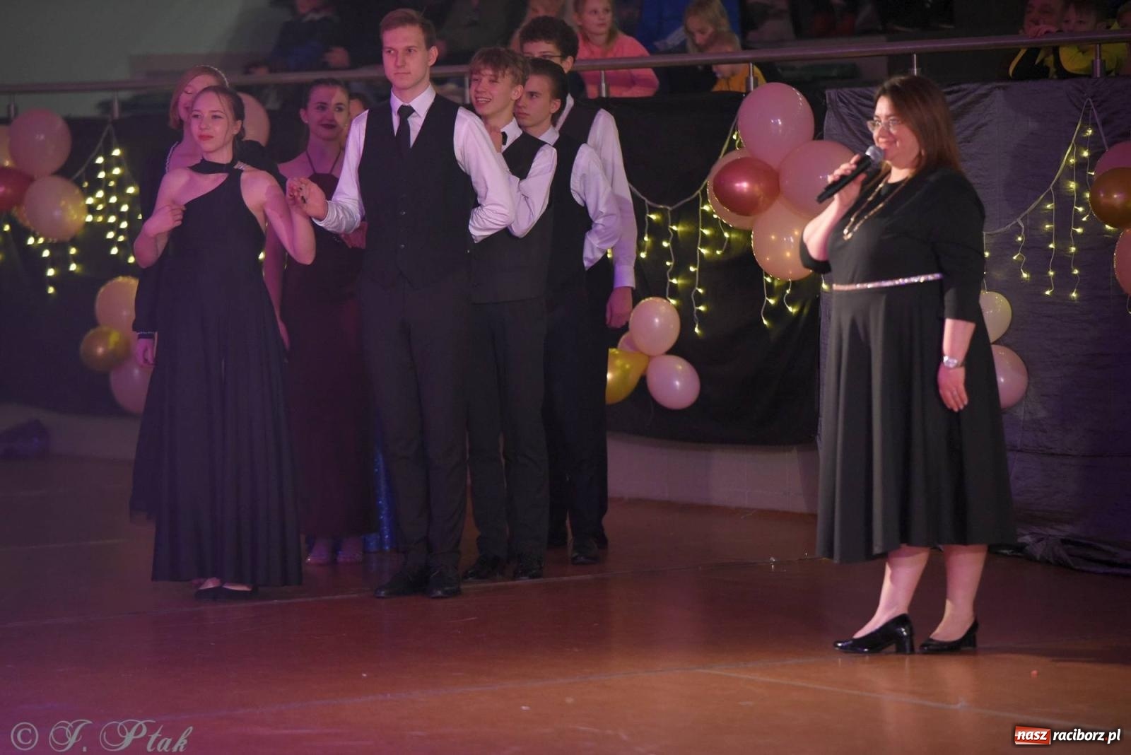 Zdjęcie w galerii na portalu naszraciborz.pl: XVI Karnawałowa Rewia Tańca w Raciborzu [FOTO i WIDEO] wiadomości z regionu