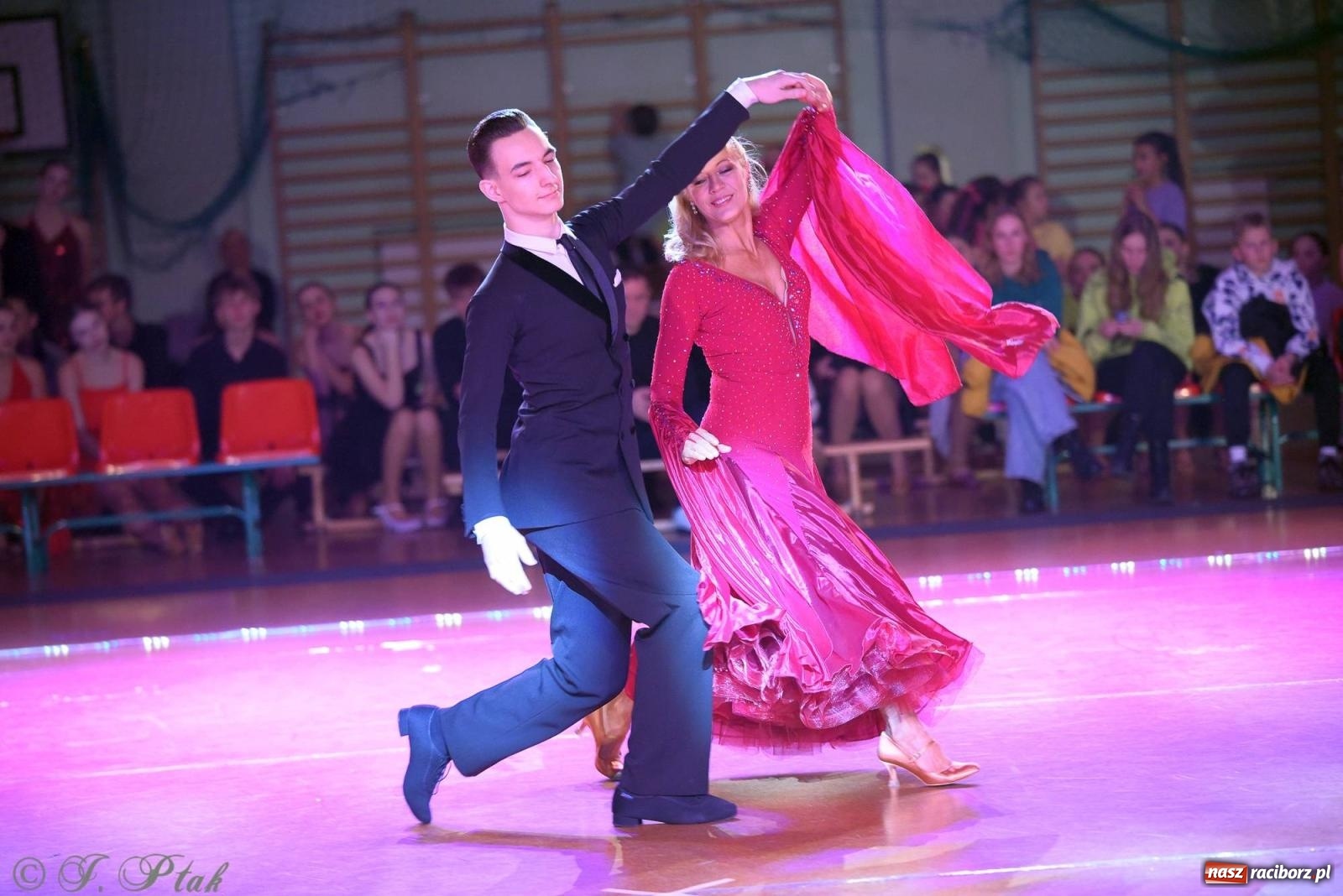 Zdjęcie w galerii na portalu naszraciborz.pl: XVI Karnawałowa Rewia Tańca w Raciborzu [FOTO i WIDEO] wiadomości z regionu