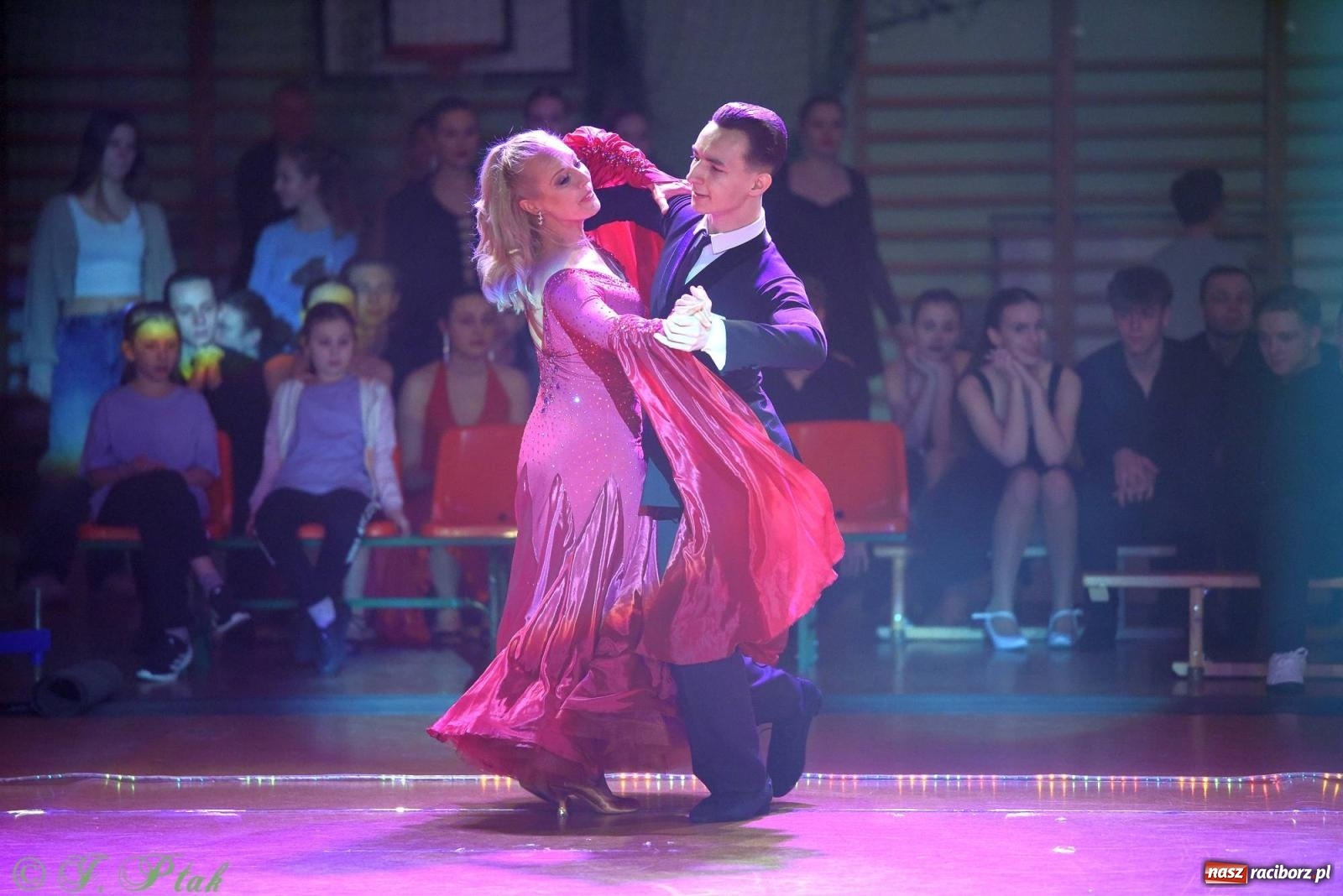 Zdjęcie w galerii na portalu naszraciborz.pl: XVI Karnawałowa Rewia Tańca w Raciborzu [FOTO i WIDEO] wiadomości z regionu