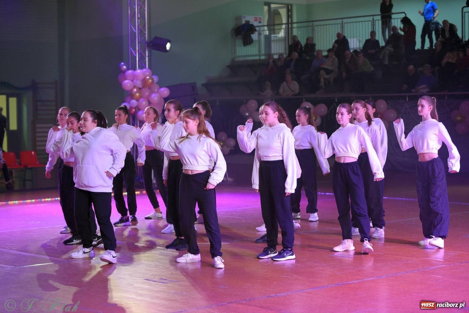 Zdjęcie w galerii na portalu naszraciborz.pl: XVI Karnawałowa Rewia Tańca w Raciborzu [FOTO i WIDEO] wiadomości z regionu