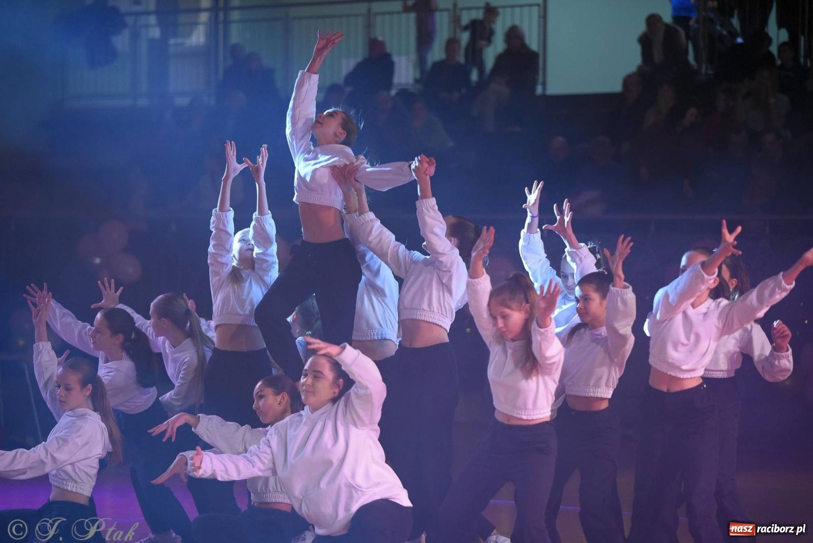 Zdjęcie w galerii na portalu naszraciborz.pl: XVI Karnawałowa Rewia Tańca w Raciborzu [FOTO i WIDEO] wiadomości z regionu