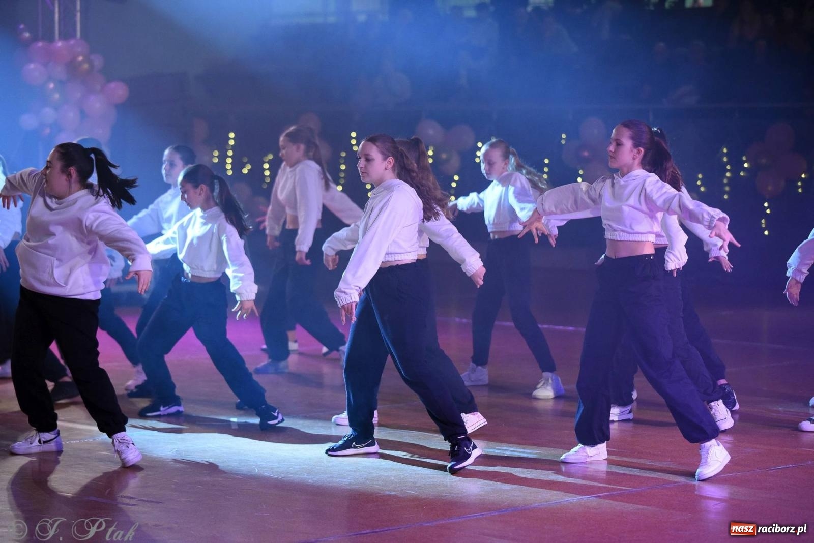 Zdjęcie w galerii na portalu naszraciborz.pl: XVI Karnawałowa Rewia Tańca w Raciborzu [FOTO i WIDEO] wiadomości z regionu