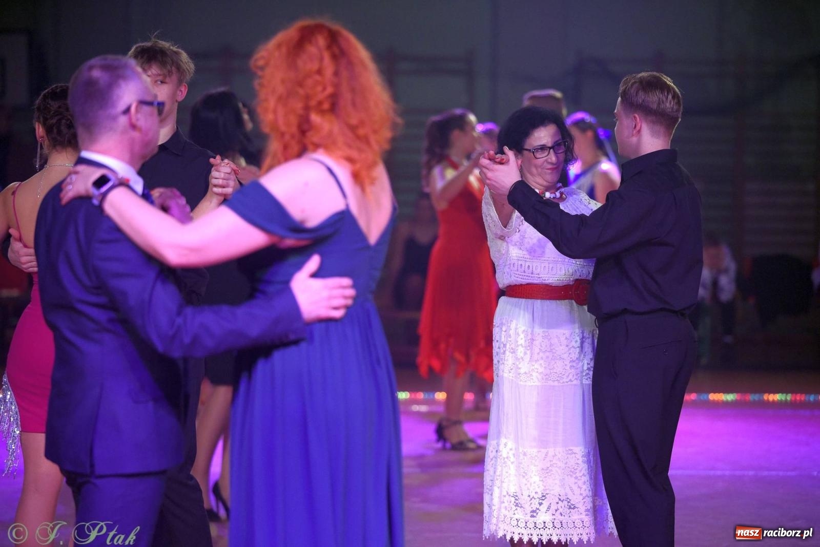 Zdjęcie w galerii na portalu naszraciborz.pl: XVI Karnawałowa Rewia Tańca w Raciborzu [FOTO i WIDEO] wiadomości z regionu