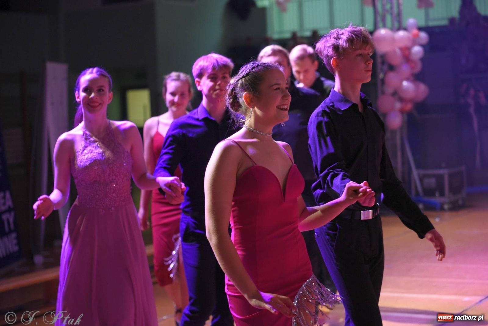 Zdjęcie w galerii na portalu naszraciborz.pl: XVI Karnawałowa Rewia Tańca w Raciborzu [FOTO i WIDEO] wiadomości z regionu