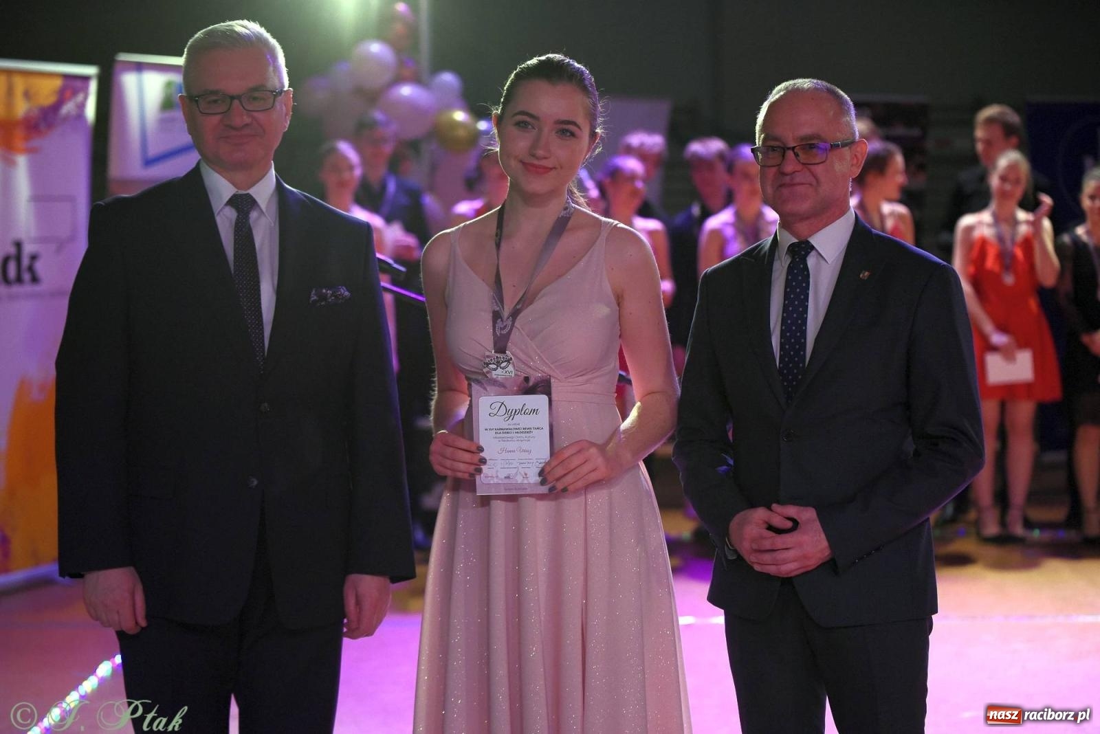 Zdjęcie w galerii na portalu naszraciborz.pl: XVI Karnawałowa Rewia Tańca w Raciborzu [FOTO i WIDEO] wiadomości z regionu