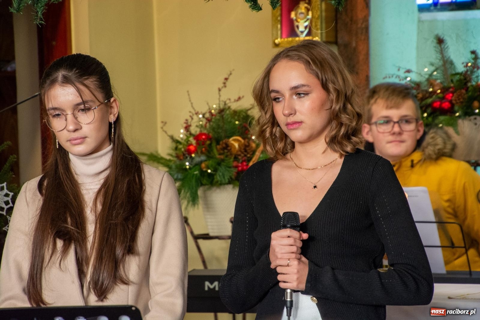 Zdjęcie w galerii na portalu naszraciborz.pl: Motocyklowe kolędowanie przy żłóbku w Raciborzu wiadomości z regionu