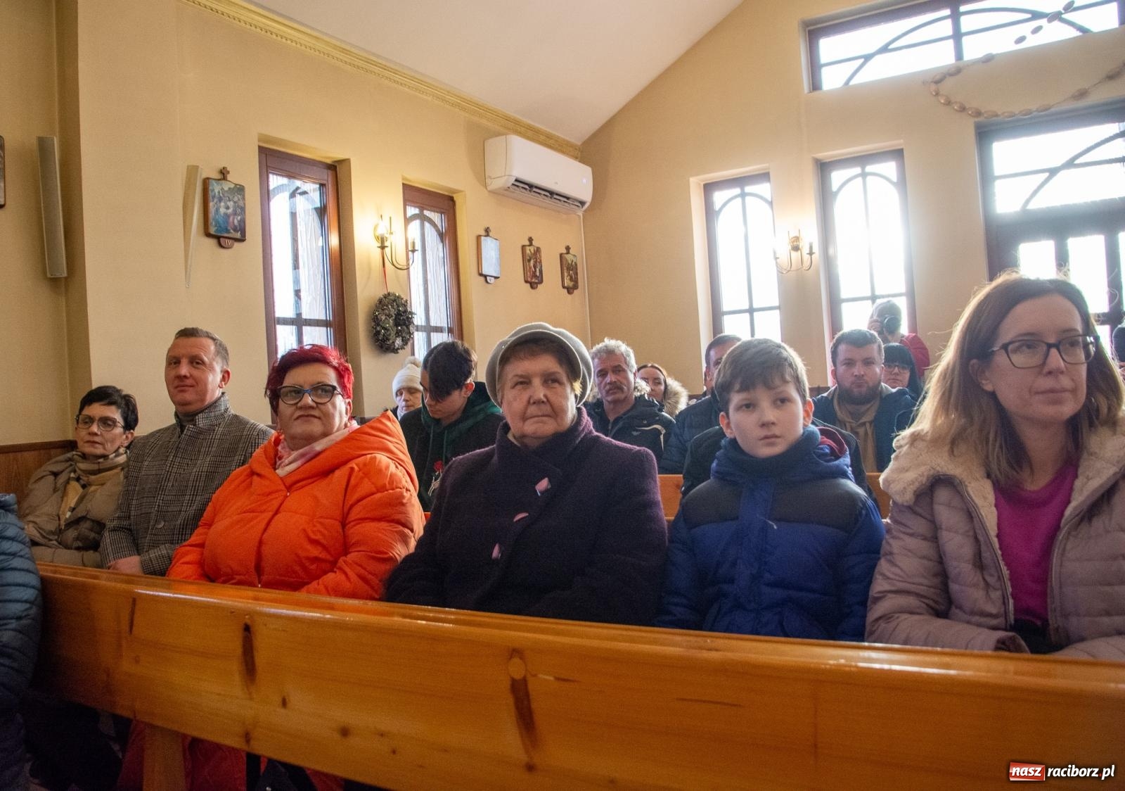 Zdjęcie w galerii na portalu naszraciborz.pl: Motocyklowe kolędowanie przy żłóbku w Raciborzu wiadomości z regionu