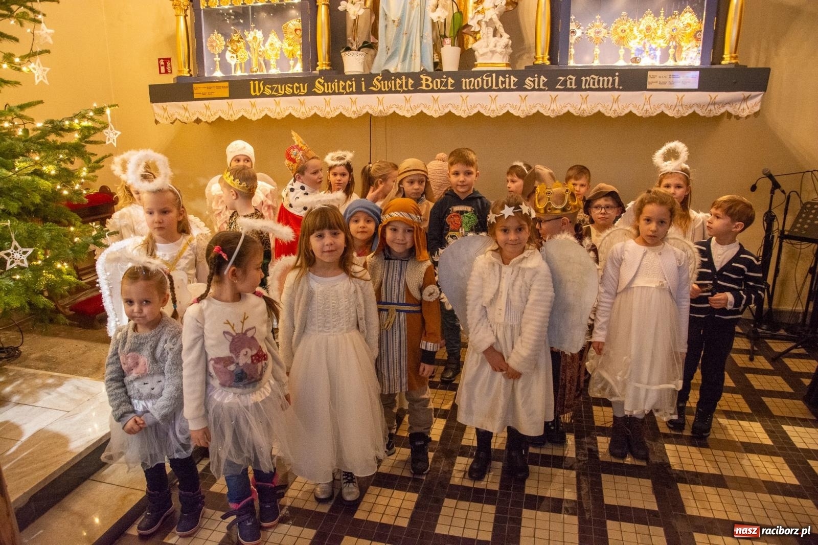 Zdjęcie w galerii na portalu naszraciborz.pl: Brzeskie kolędowanie przy żłóbku [FOTO i WIDEO] wiadomości z regionu