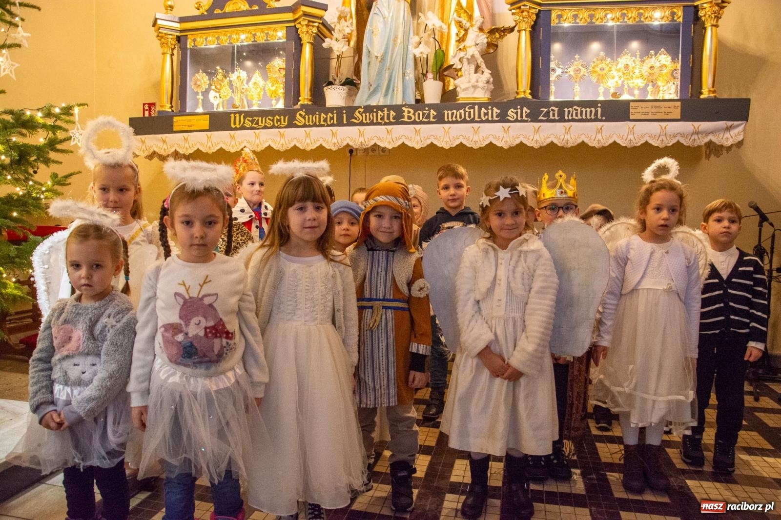 Zdjęcie w galerii na portalu naszraciborz.pl: Brzeskie kolędowanie przy żłóbku [FOTO i WIDEO] wiadomości z regionu