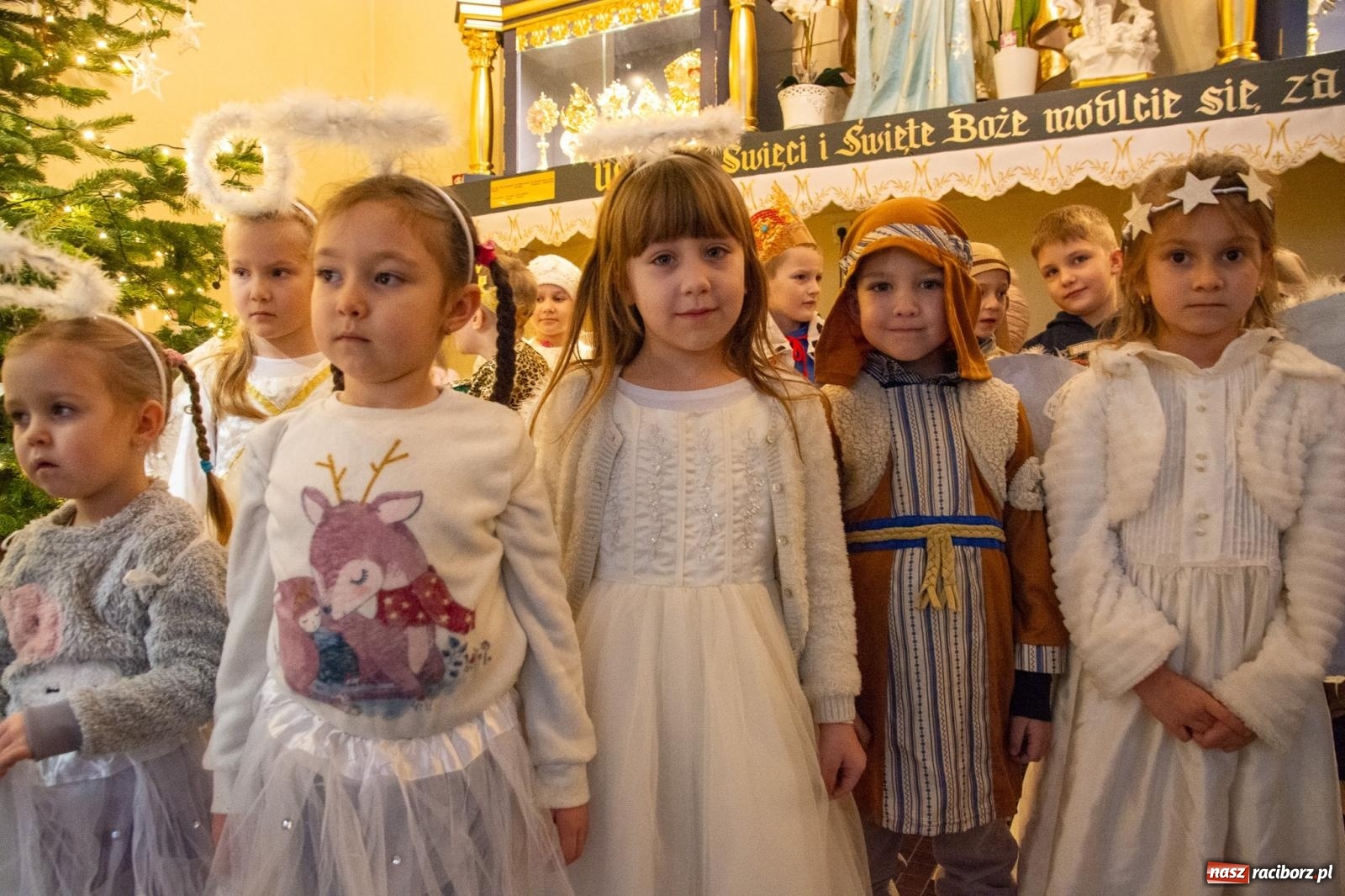 Zdjęcie w galerii na portalu naszraciborz.pl: Brzeskie kolędowanie przy żłóbku [FOTO i WIDEO] wiadomości z regionu